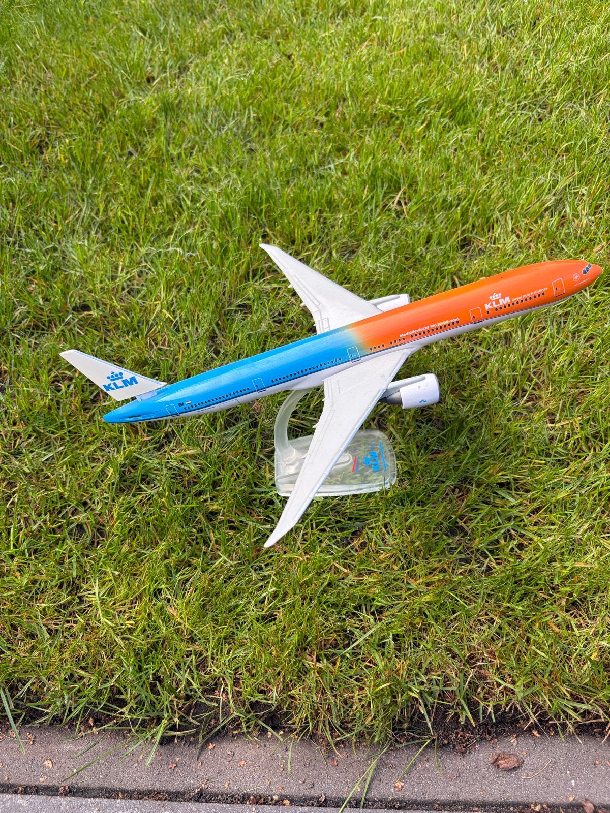 KLM Boeing 777 Schaalmodel - Medaillevlucht Rio 2016, Verzamelen, Ophalen of Verzenden, Zo goed als nieuw, Schaalmodel