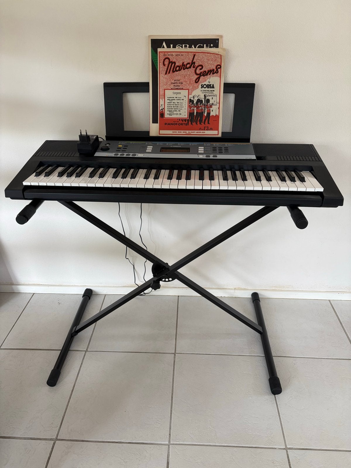 Yamaha YPT-240 Keyboard met standaard, Muziek en Instrumenten, Keyboards, Ophalen, Yamaha, Met standaard, 61 toetsen