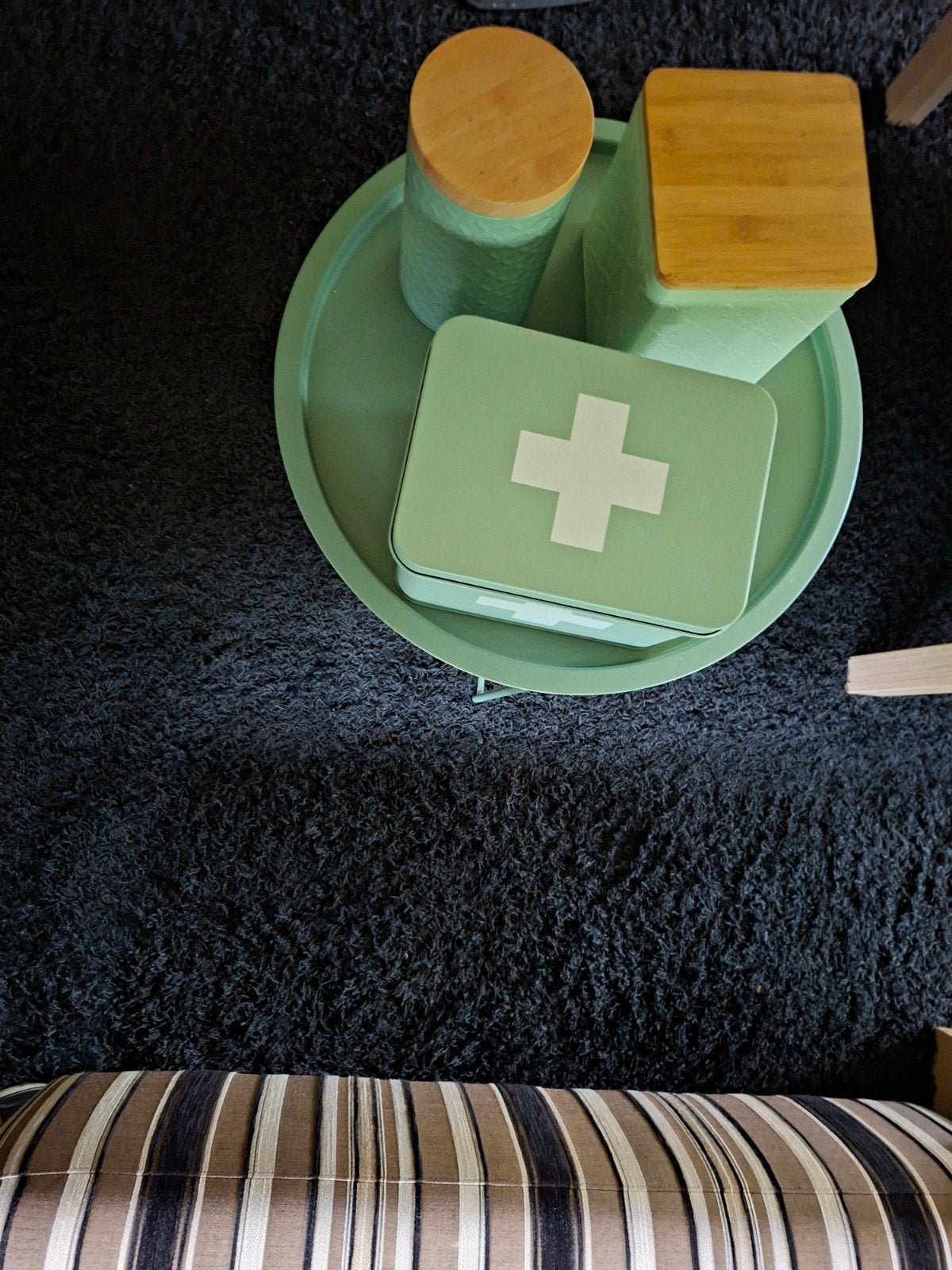 Mintgroen bijzettafeltje met dienblad blikken en ehbo doos, Minder dan 55 cm, Gebruikt, Metaal of Aluminium, Rond