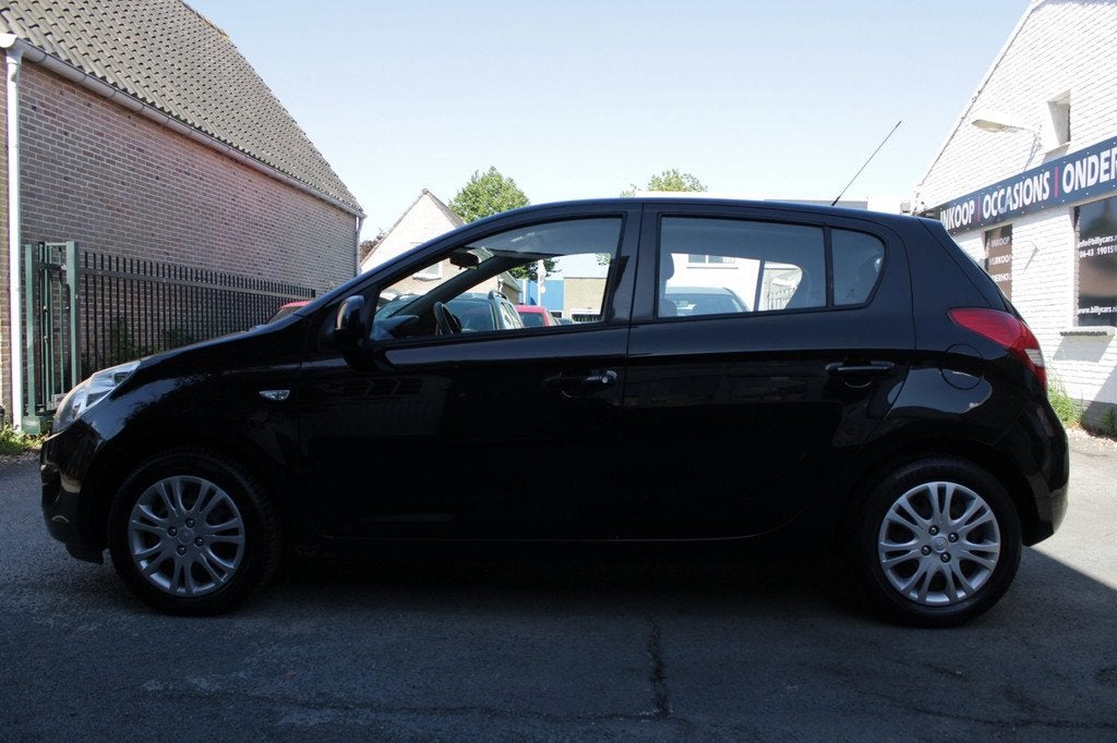 Hyundai I20 1.4i DynamicVersion | Airco | Elec ramen, Voorwielaandrijving, Zwart, 4 cilinders, 1396 cc