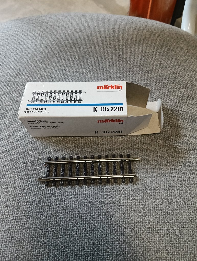 Märklin 2201 H0 K-rail recht railstuk 90 mm, Wisselstroom, Nieuw, Rails, Ophalen of Verzenden