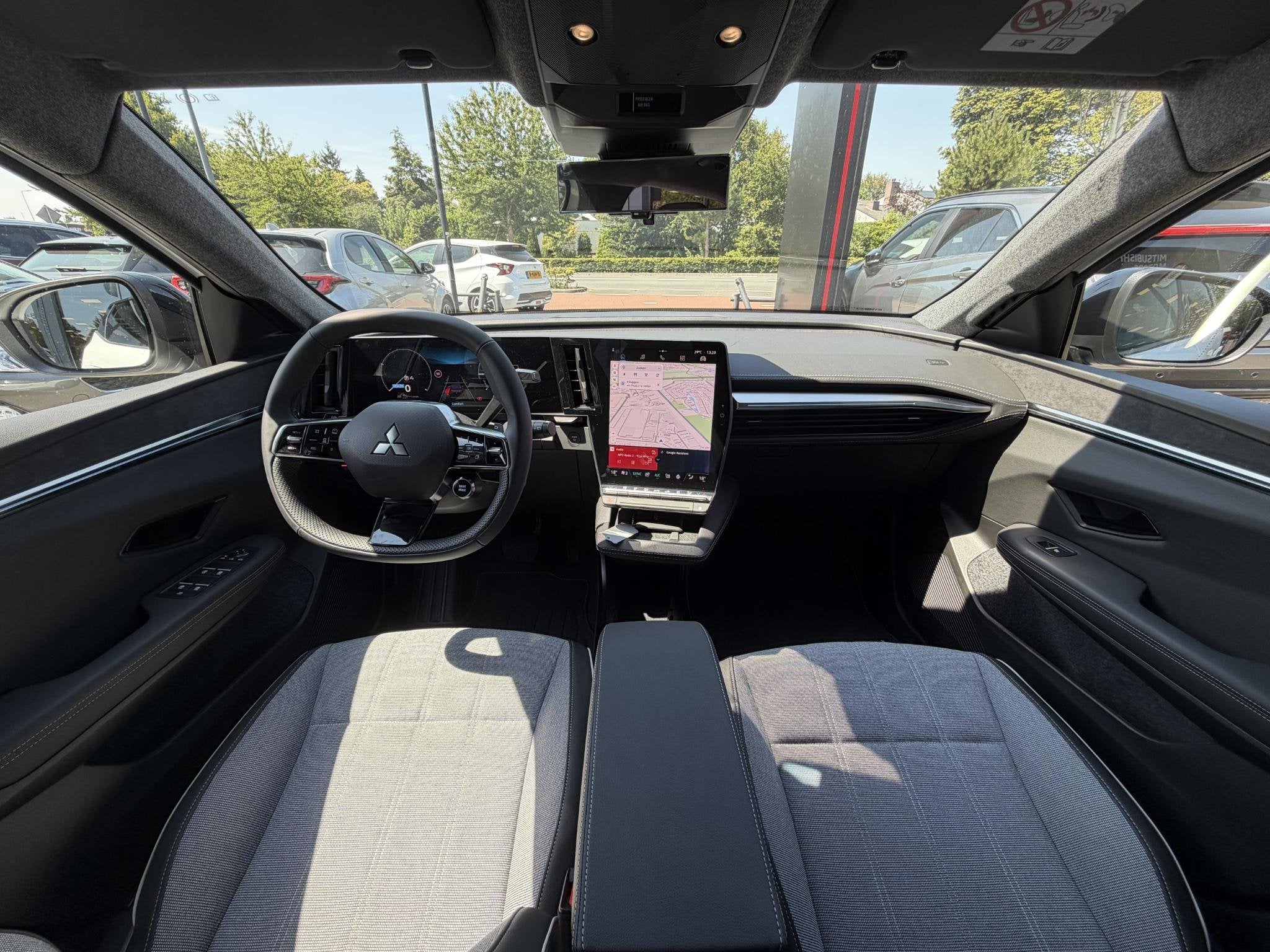 Mitsubishi Eclipse Cross Intense+ 87 kWh | DEMO | Two-Tone |, Auto's, Eclipse Cross, Huisgarantie, Automatische klimaatregeling