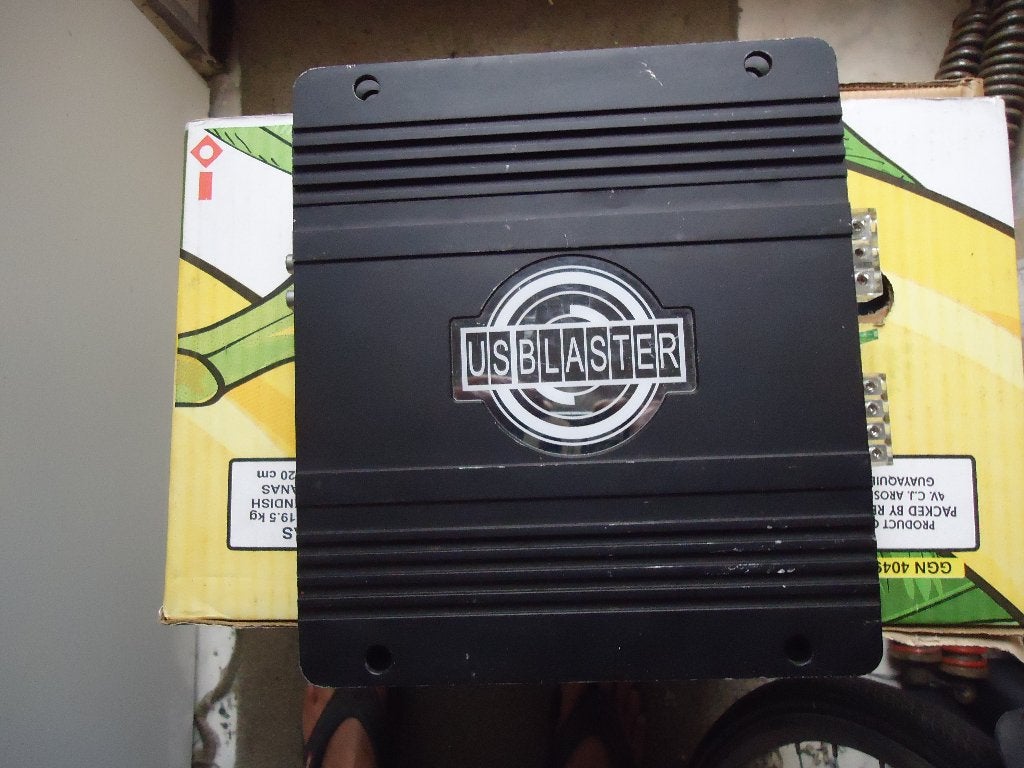 TE KOOP USB 1390 HI-FI CAR AMPLIFIER 2 KANAAL VERSTERKER, Auto diversen, Autospeakers, Ophalen, Zo goed als nieuw