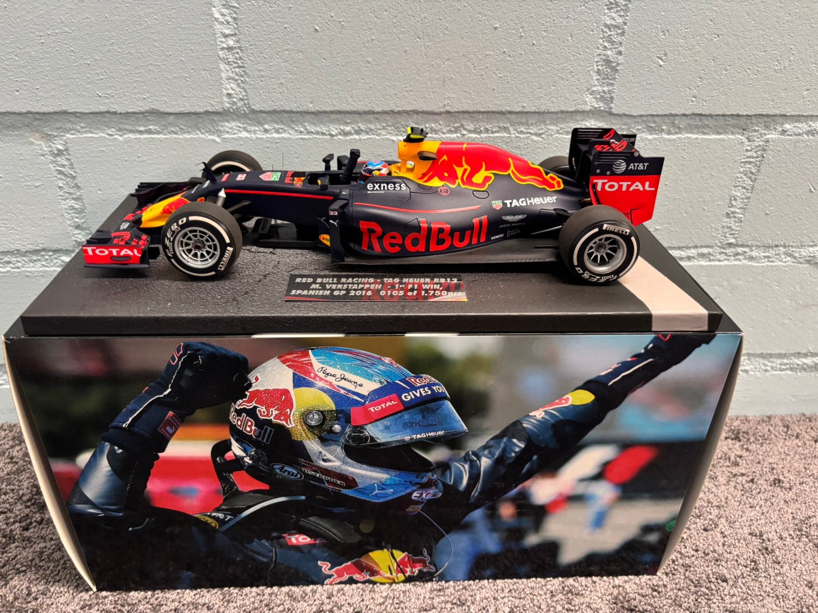 Max verstappen RB12 1ste win spanje 2016 1:18 model, Ophalen of Verzenden, Zo goed als nieuw, Formule 1