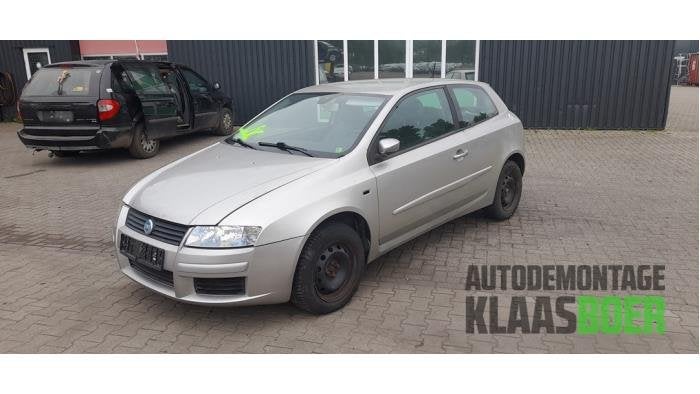 Voorbumper van een Fiat Stilo, Gebruikt, -, -, Ophalen of Verzenden