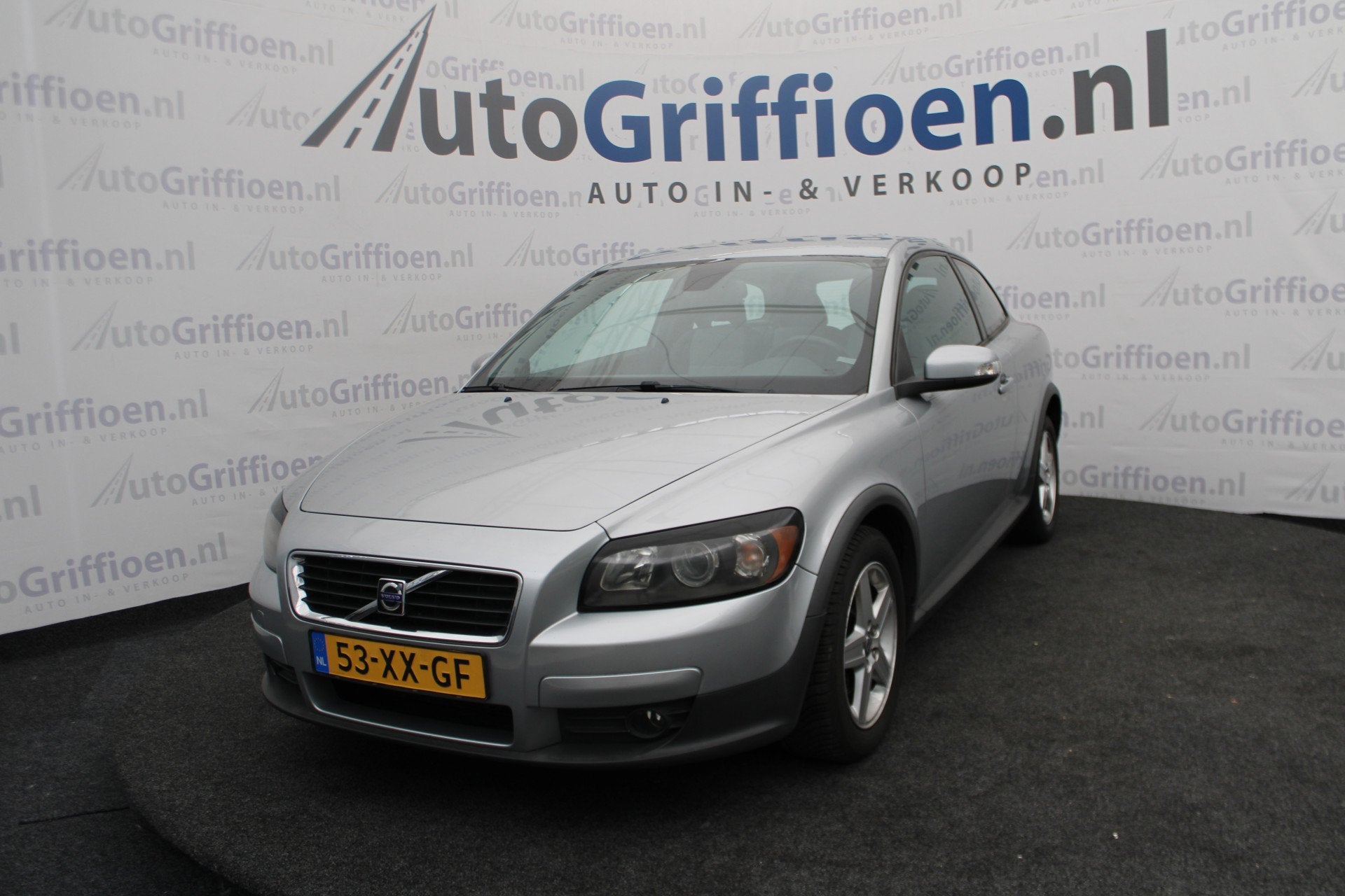 Volvo C30 1.8 Momentum keurige hatchback (bj 2007), Auto's, Gebruikt, 4 cilinders, 4 stoelen, Leder en Stof