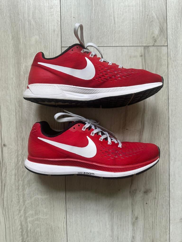 Rode Nike runners, Ophalen of Verzenden, Zo goed als nieuw, Rood, Sneakers of Gympen