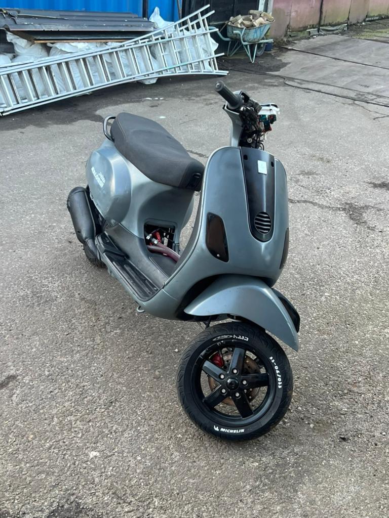 Custom Vespa LX50 150cc 2t hexa blok, Fietsen en Brommers, Ophalen, Zo goed als nieuw