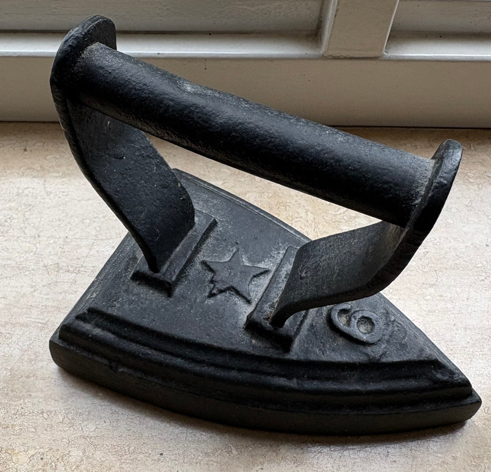 Vintage antieke gietijzeren strijkbout, Witgoed en Apparatuur, Strijkijzers en Strijkplanken, Ophalen, Gebruikt, Draadloos strijkijzer