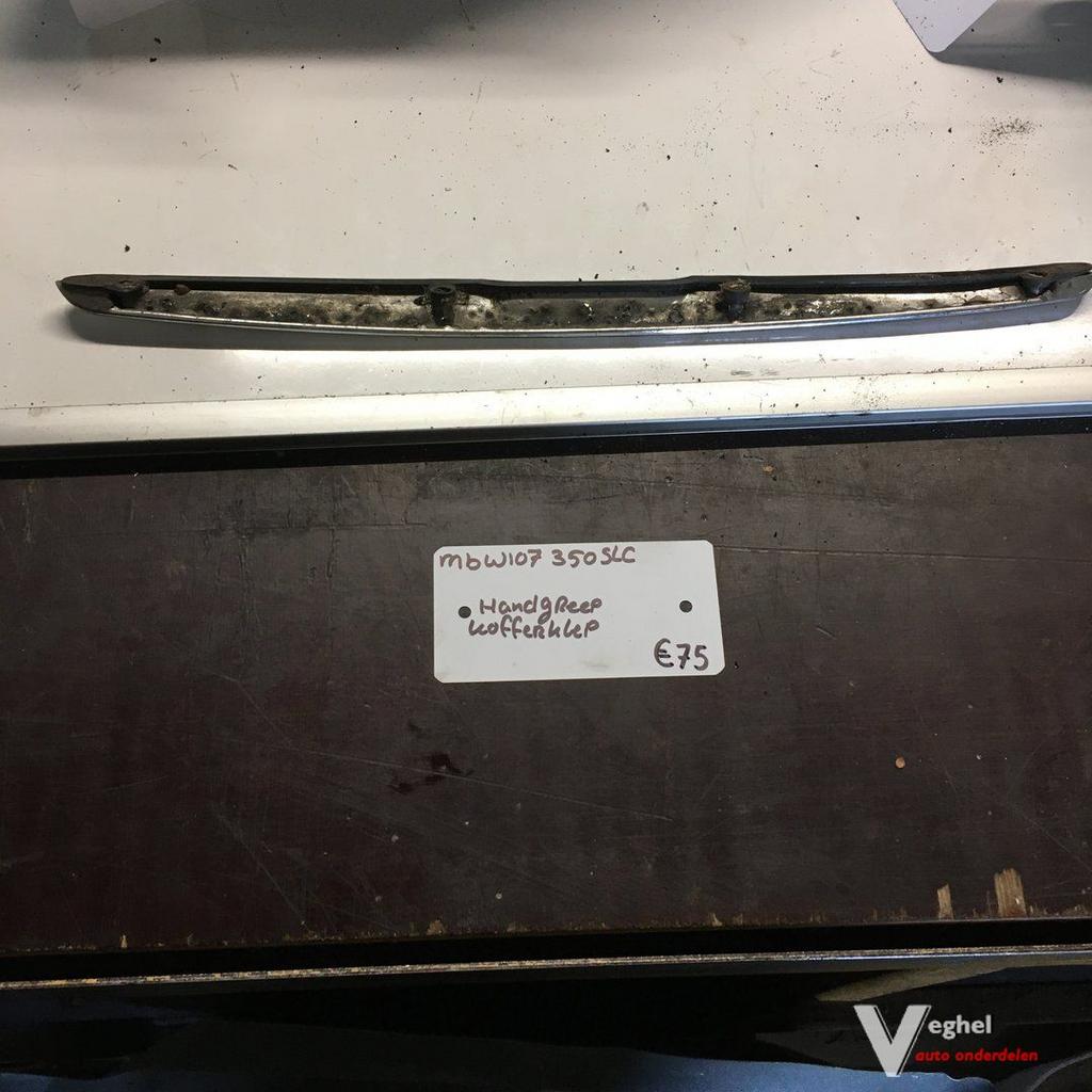 Mercedes W107 350 SLC  Kofferbaklijst /  Greep, Auto-onderdelen, Gebruikt, -, -, Ophalen of Verzenden