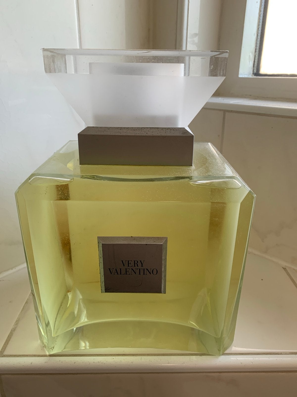 Grote factice fles van Very Valentino, Ophalen, Gebruikt