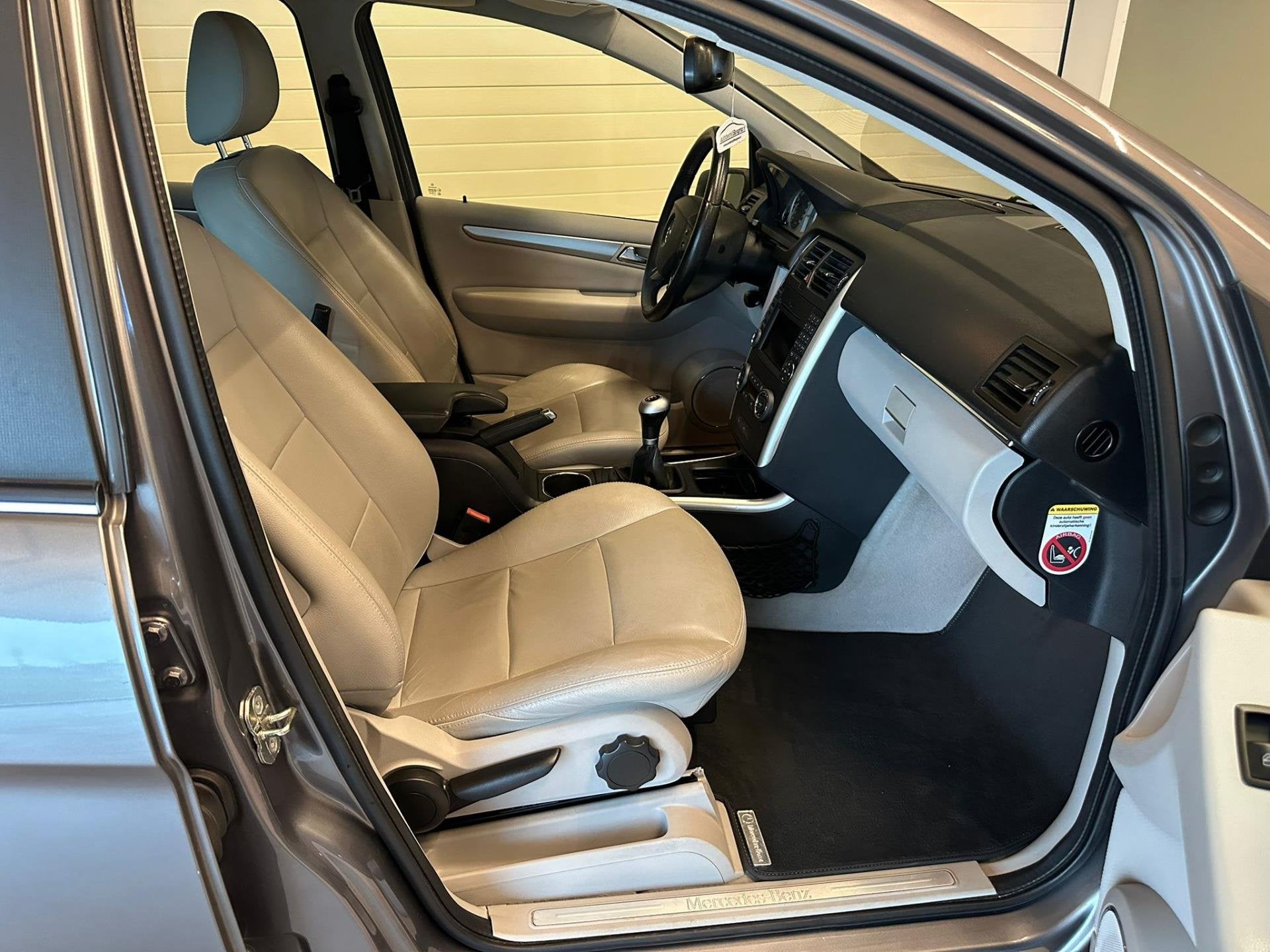 Mercedes-Benz B-klasse 180 BUSINESSCLASS|LEDEREN BEKLEDING|C, Auto's, Mercedes-Benz, Voorwielaandrijving, 15 km/l, Gebruikt, 4 cilinders