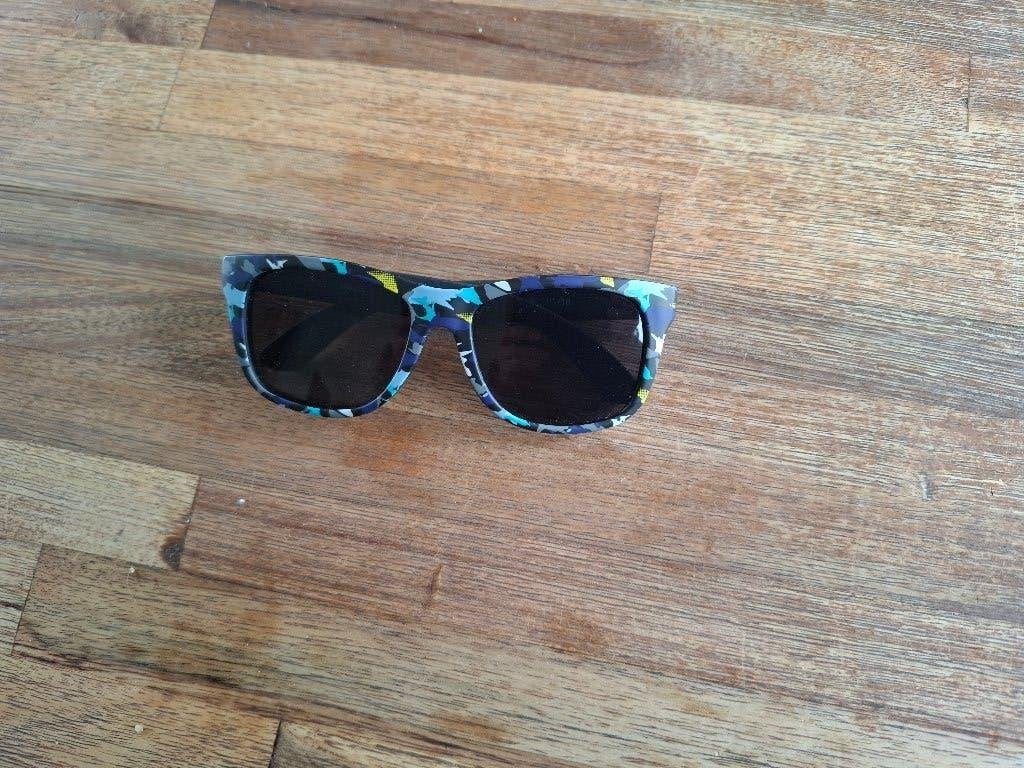 Baby zonnebril met stoere print, Kinderen en Baby's, Ophalen of Verzenden, Gebruikt