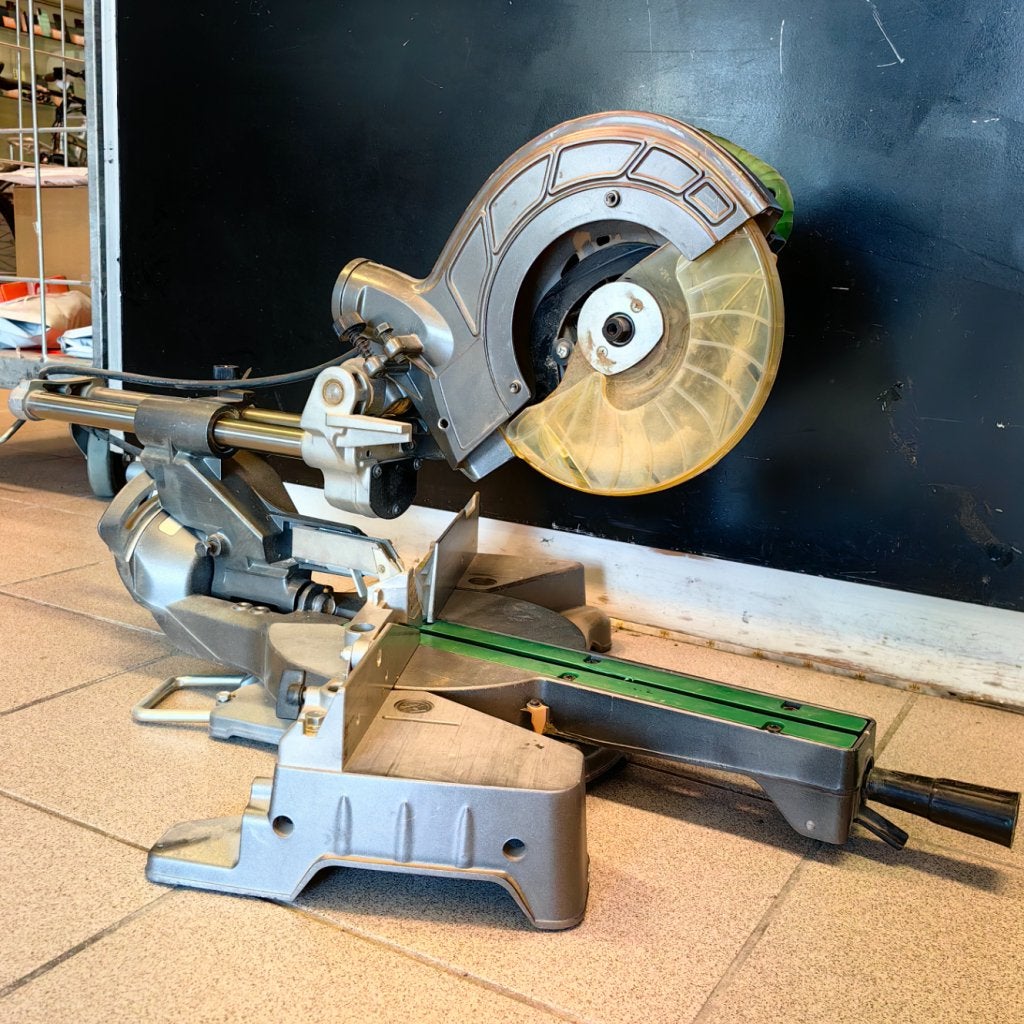 Hikoki C8FSE 1050W Afkortzaagmachine - In Goede Staat, Hikoki, Zo goed als nieuw, Support@hikoki.com, 5-1, Nishiarai, 3-chome, Adachi-ku, 
Tokyo 123-0843
Japan
