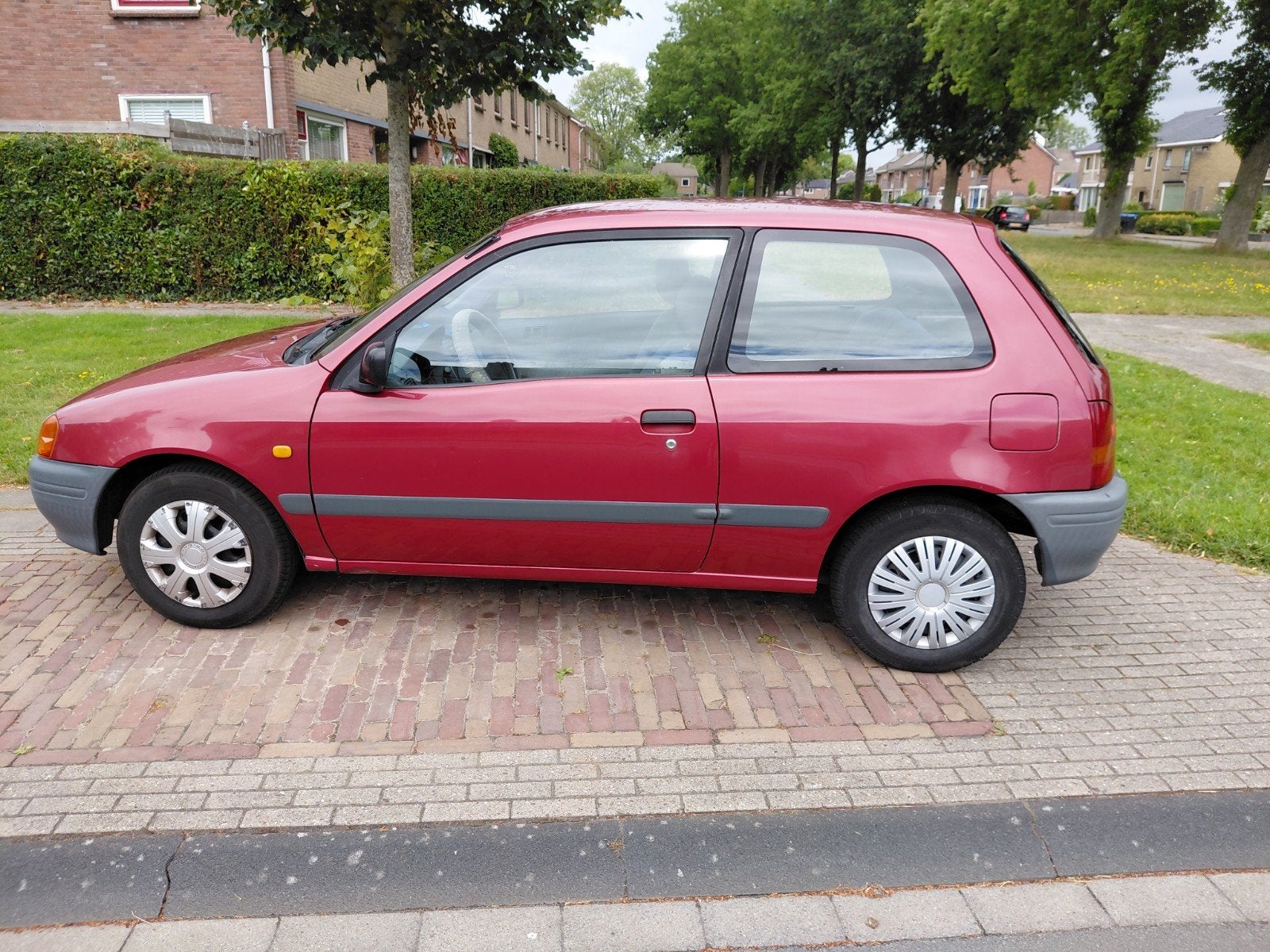 Toyota Starlet 1.3 16V 1998 Rood, Auto's, 15 km/l, 74 pk, 4 cilinders, Starlet
