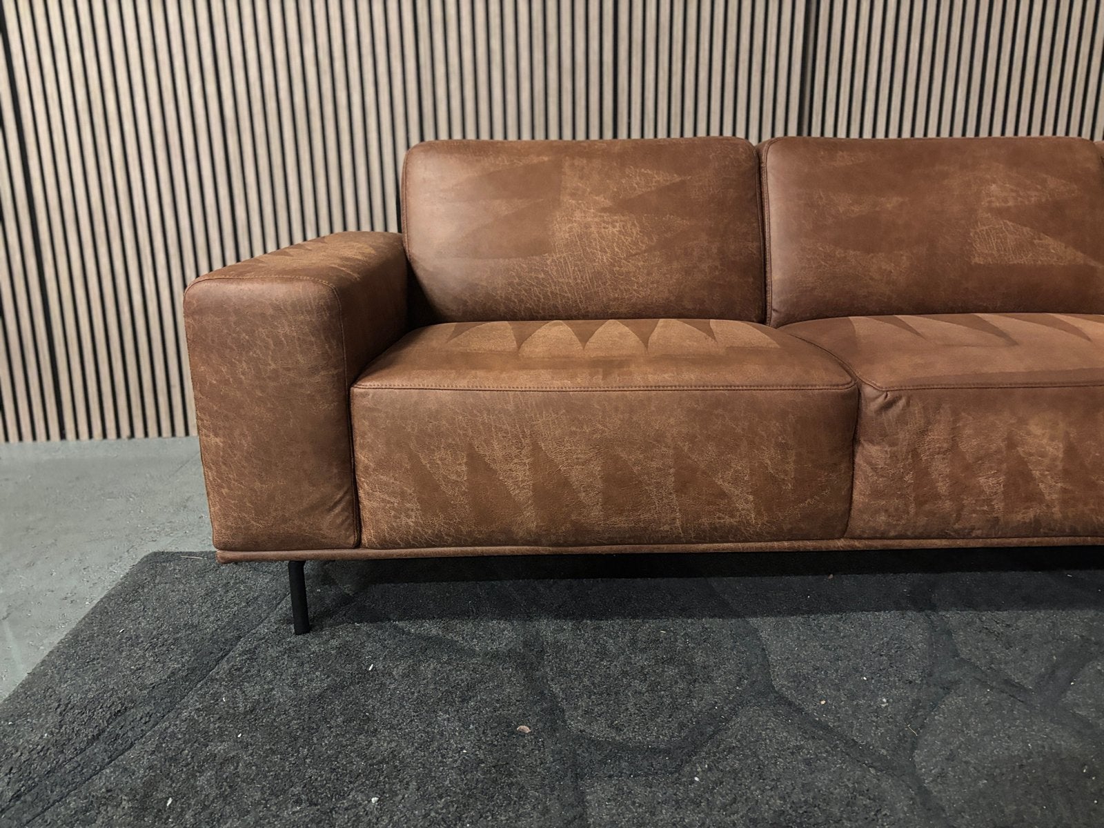 GRATIS LEVERING Hoekbank Cognac 280x215 GEREINIGD, Huis en Inrichting, 250 tot 300 cm, Hoekbank, Kunststof, Ophalen of Verzenden