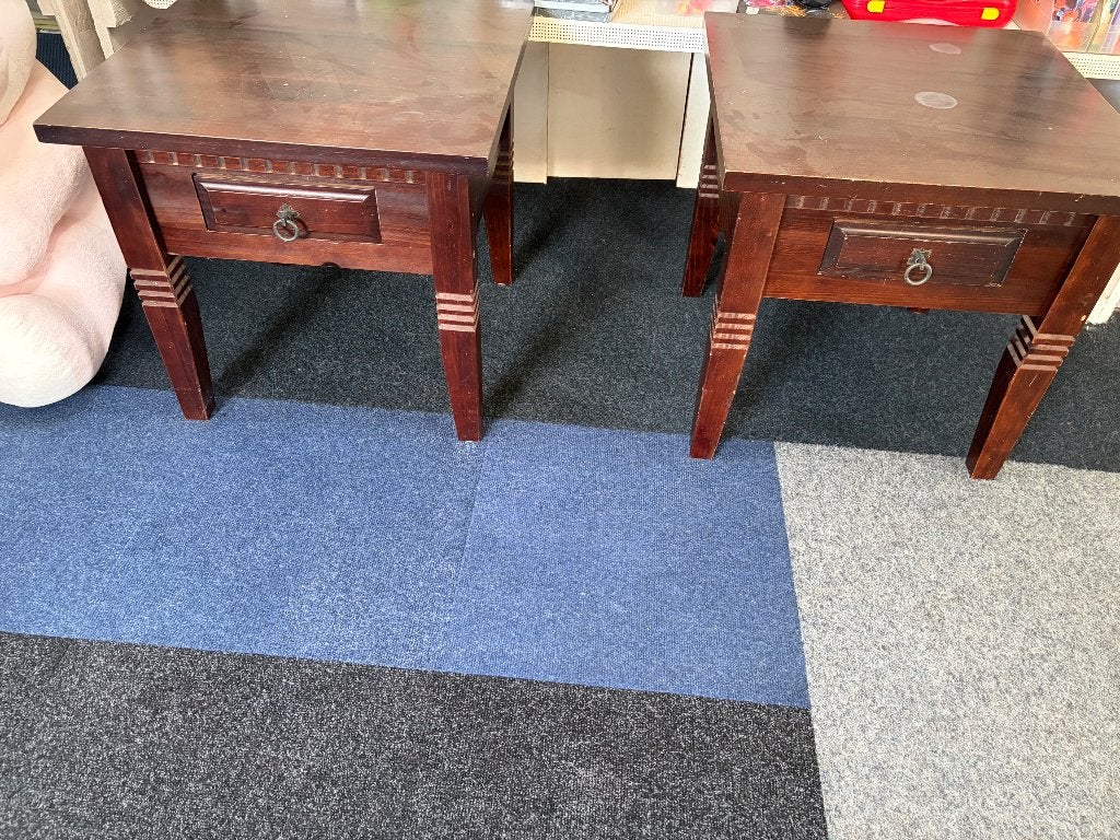 Twee kleine tafeltjes, Ophalen, Gebruikt, Bruin, Hout
