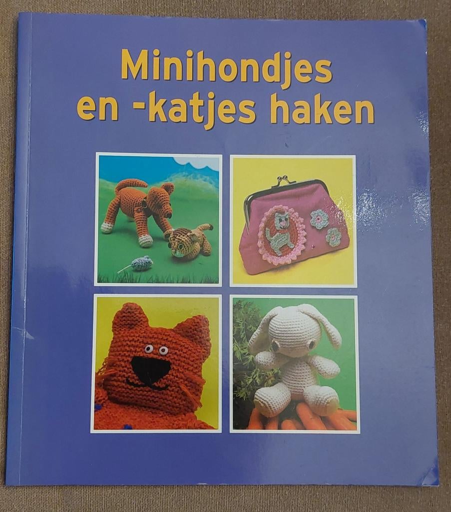 Minihondjes en -katjes haken
Haakpatronen boek, Ophalen of Verzenden, Gebruikt, Haken, Patroon of Boek
