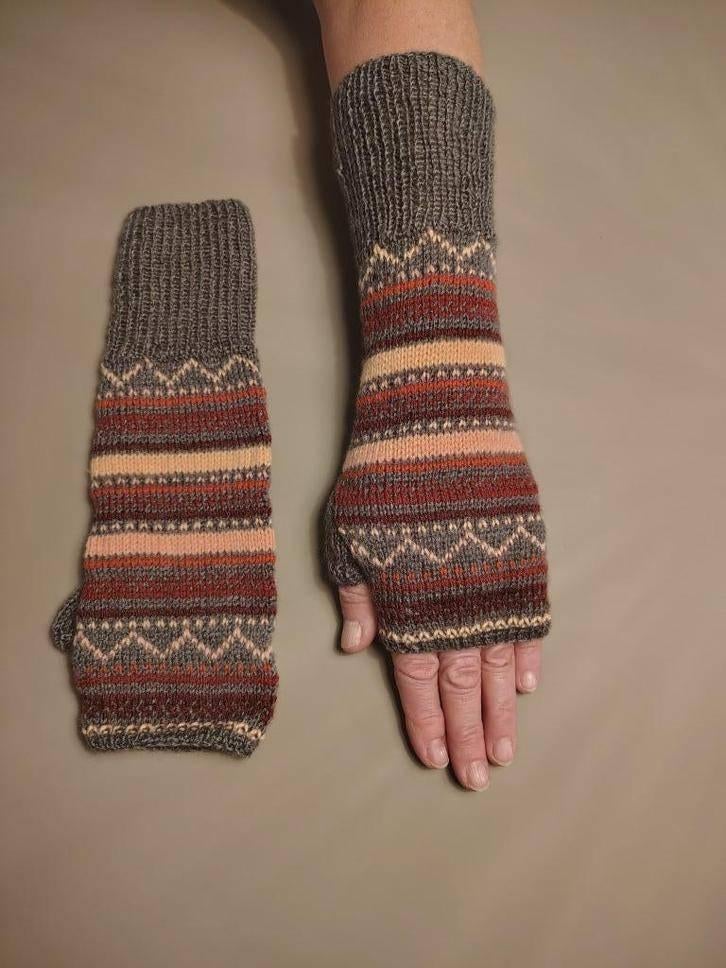 Nieuwe unieke fijn gebreide lange handschoenen, Kleding | Dames, Mutsen, Sjaals en Handschoenen, Ophalen of Verzenden, Nieuw, Handschoenen