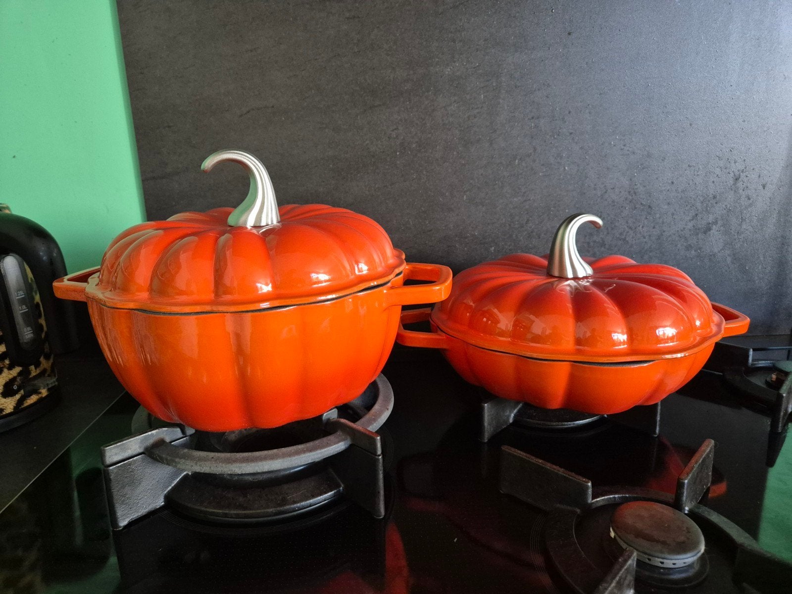 2 Nieuwe Pompoen Pannen - Gietijzeren Braadpannen, Nieuw, Ophalen of Verzenden, Met deksel, Braadpan