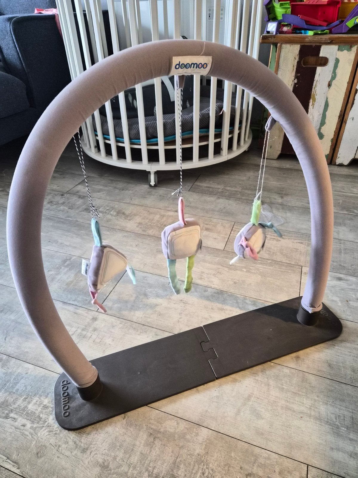 Doomoo Babygym/Speelboog met speeltjes, Kinderen en Baby's, Ophalen, Zo goed als nieuw, Babygym