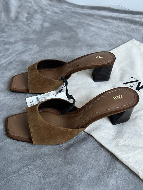 Zara suede bruine hakken maat 39 - nieuw, Bruin, Nieuw, Sandalen of Muiltjes, Ophalen of Verzenden