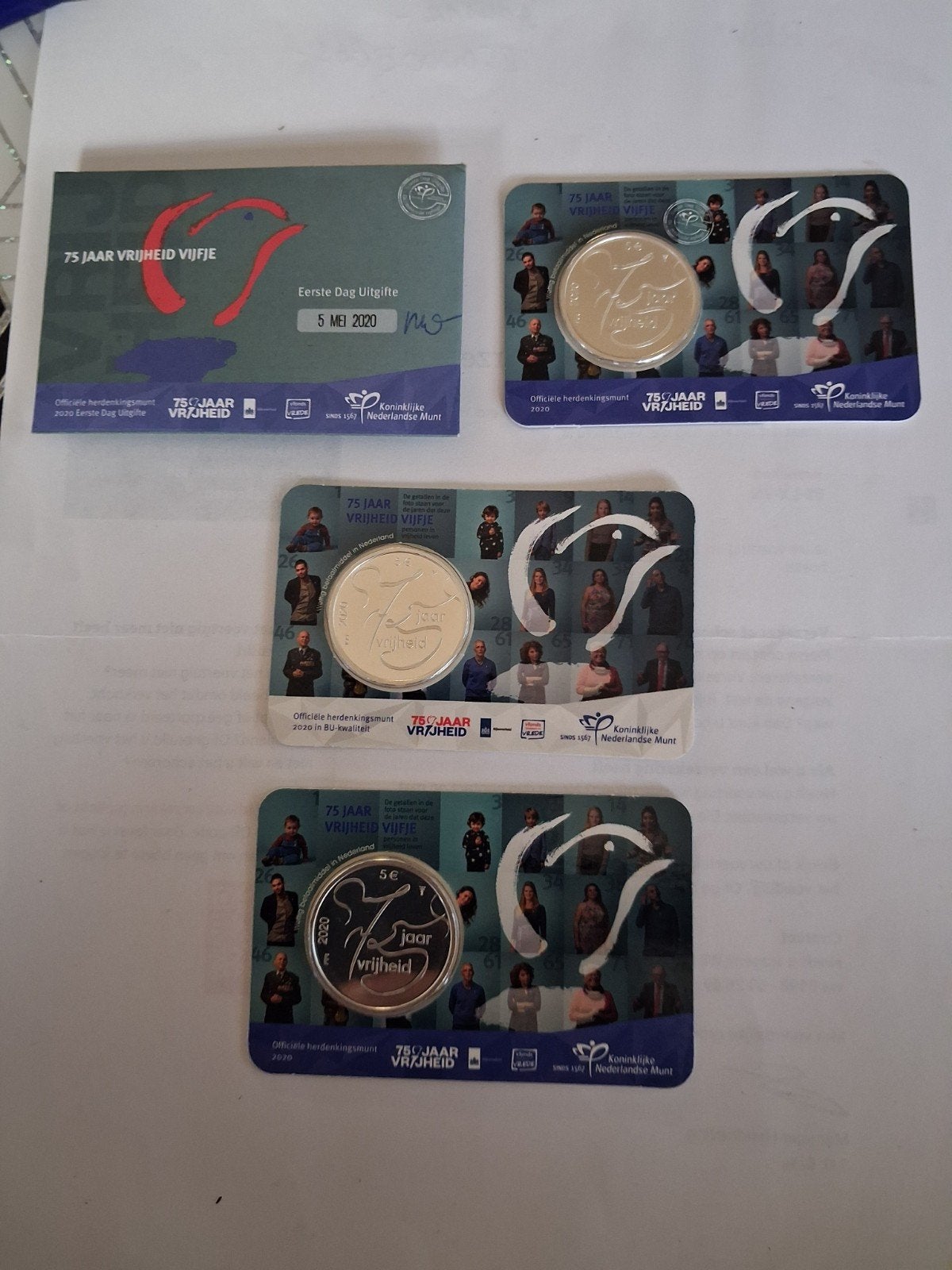 Complete set coincards 75 jaar vrijheid 2020., Postzegels en Munten, Munten | Nederland, Ophalen of Verzenden, Koningin Beatrix