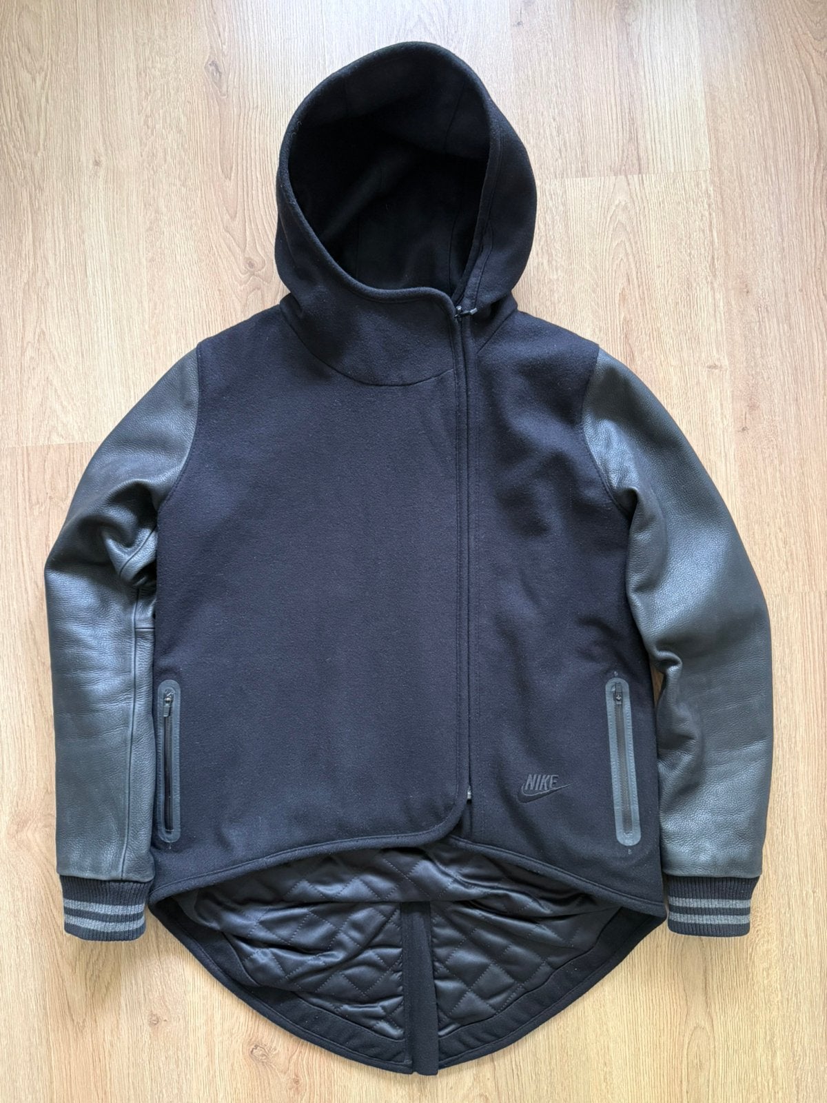 Nike Varsity Destroyer Leather Wool Bomber Jacket - XS Women, Ophalen of Verzenden, Zo goed als nieuw, Overige maten, Zwart