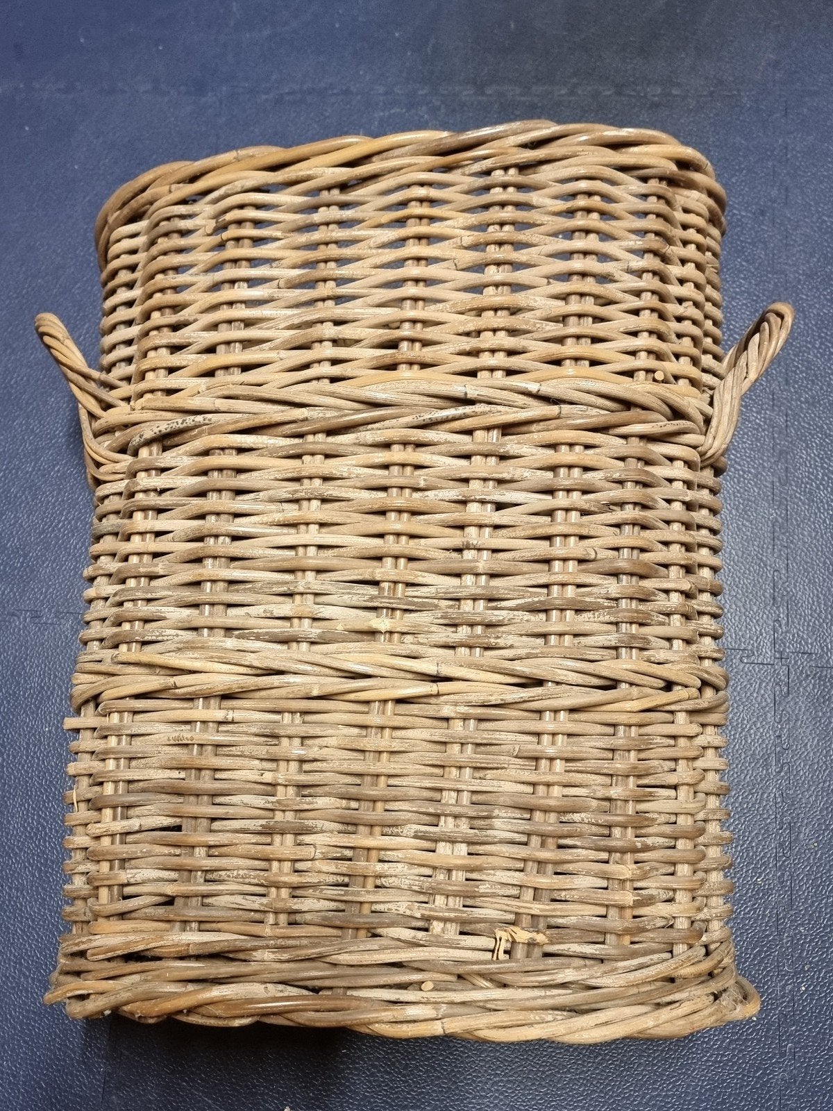 Vintage rieten mand met handvatten, Huis en Inrichting, Ophalen, Gebruikt, Mand, Riet
