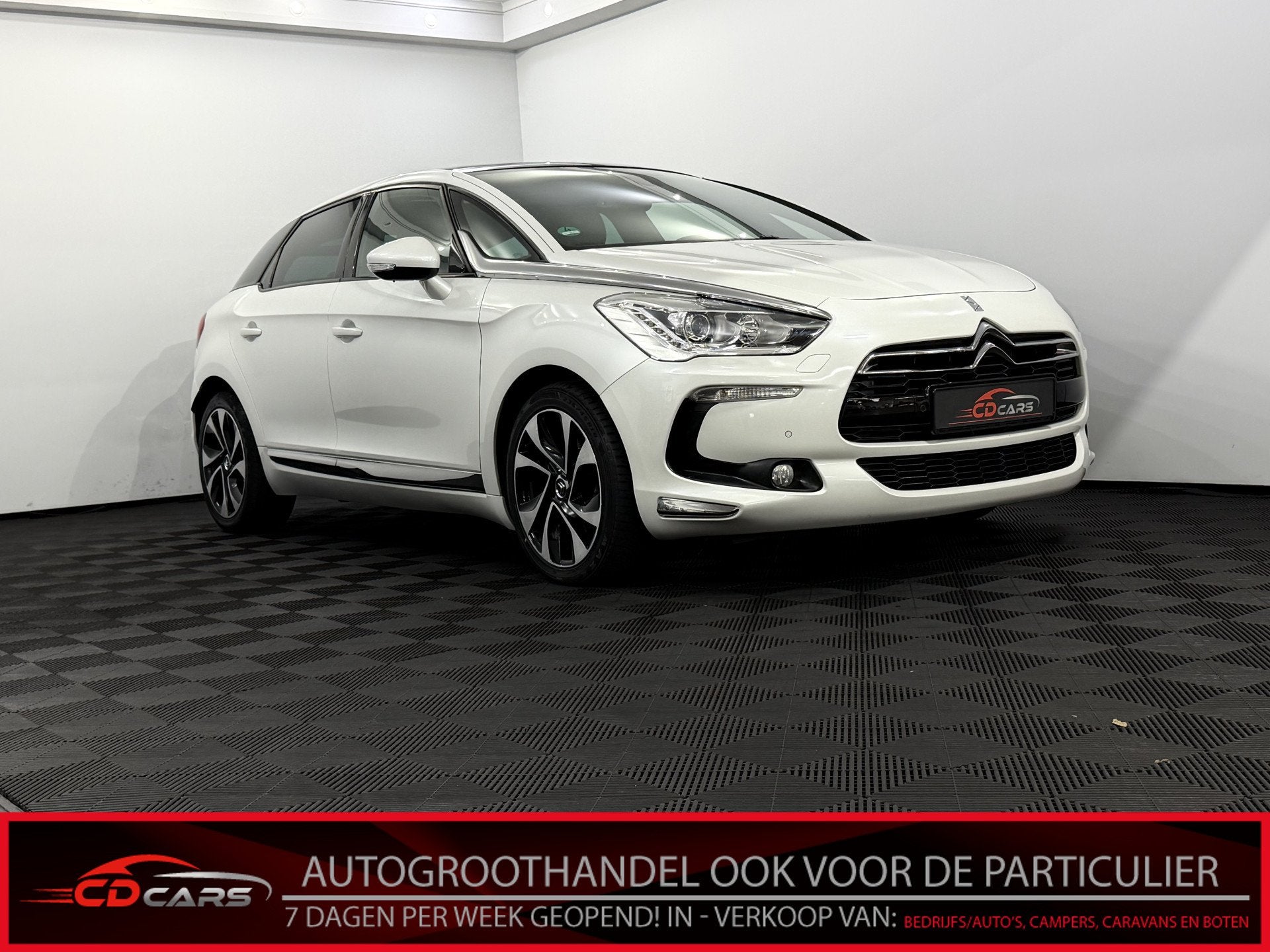 Citroën DS5 1.6 THP So Chic Panoramadak, Camera, Navi, Half, Auto's, Gebruikt, Parkeersensor, Leder en Stof, Wit