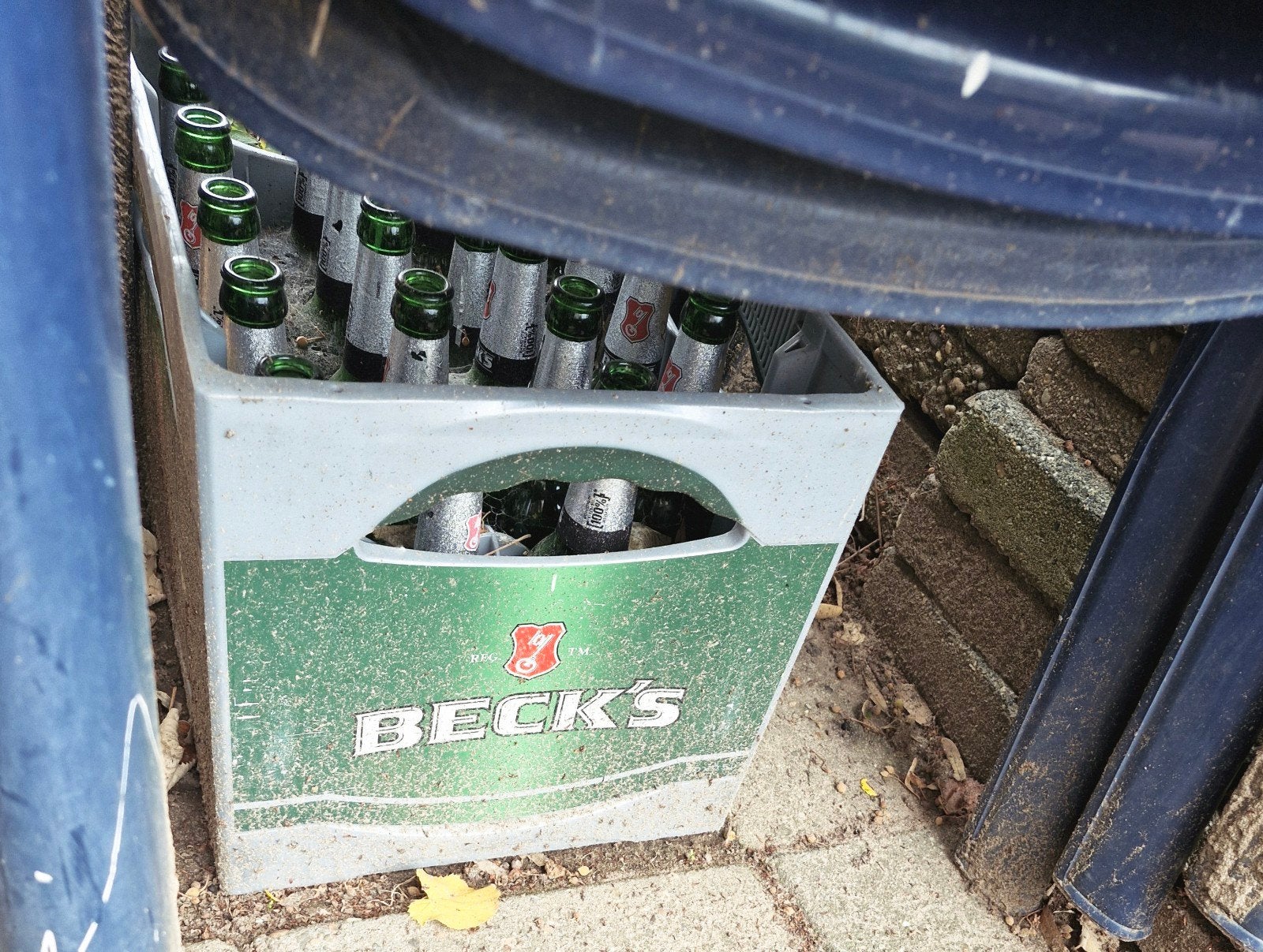 Beck's bierkrat met 23 lege flessen (statiegeld), Ophalen, Gebruikt, Flesje(s), Overige merken