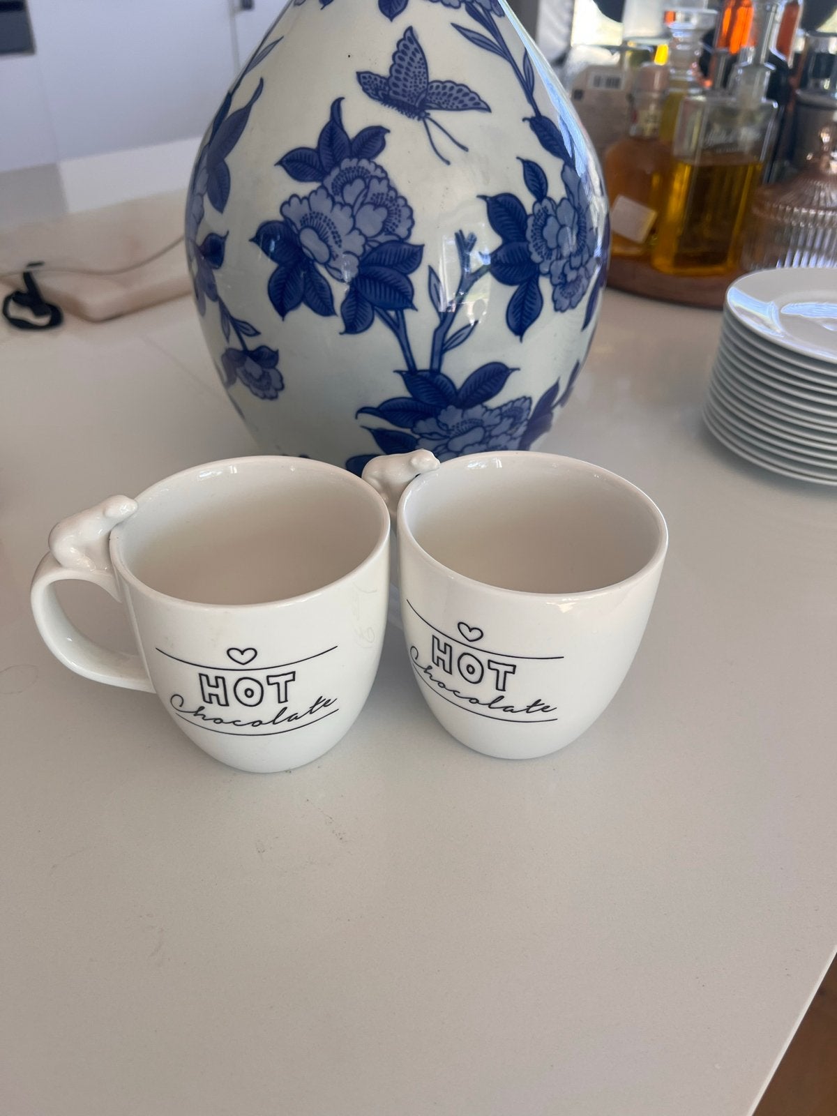 2 Riviera Maison Hot Chocolate Mokken - Set van 2, Gebruikt, Ophalen of Verzenden, Steen/keramiek, Wit