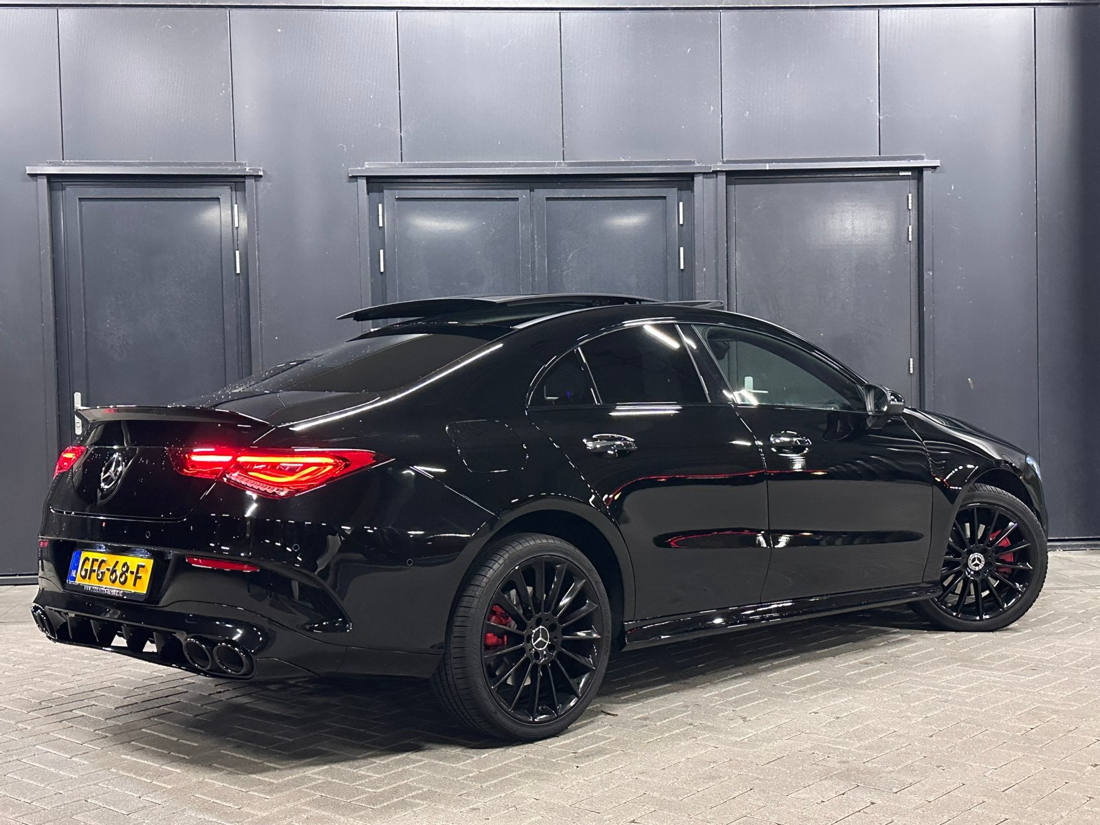 Mercedes-Benz CLA 250e AMG 45S LOOK EDITION1 |BURMESTER|PANO, Auto's, CLA, Zwart, Leder en Stof, Zwart
