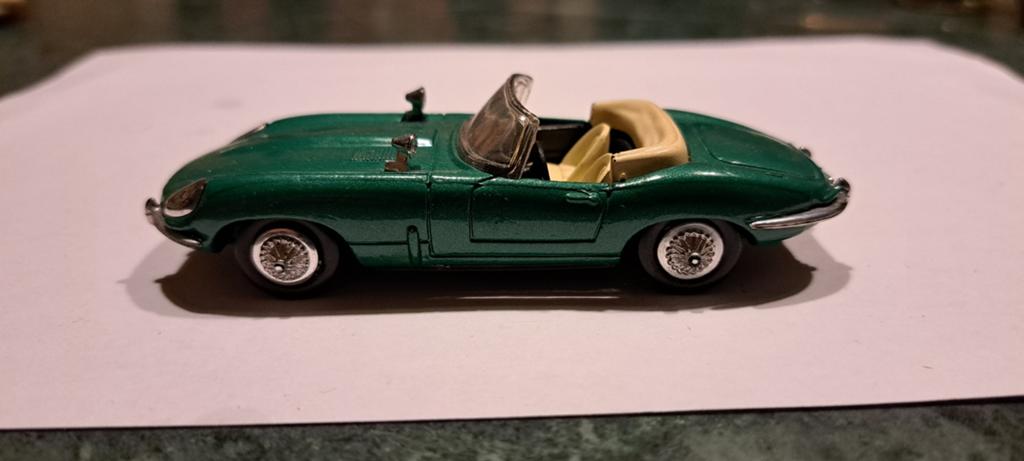 Jaguar e type 1:43, Hobby en Vrije tijd, Modelauto's | 1:43, Ophalen of Verzenden, Auto, Overige merken