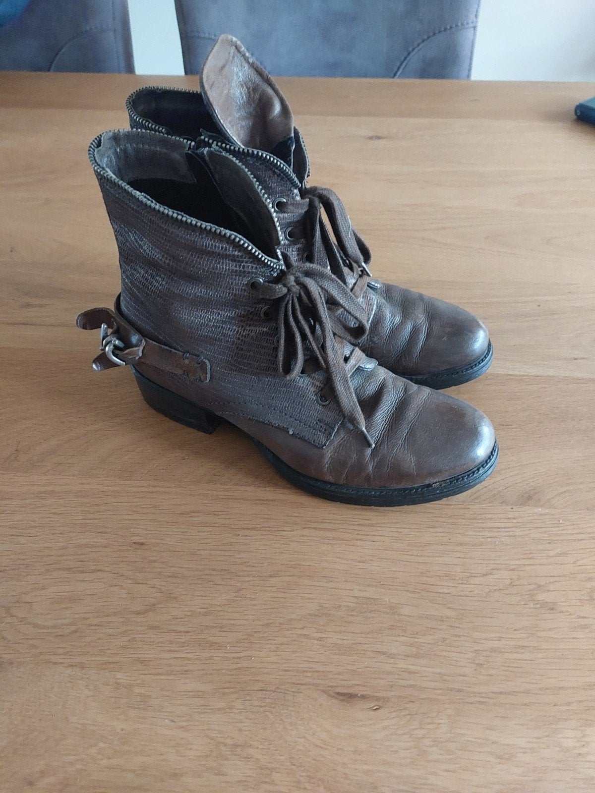 mjus veterlaarsjes, Kleding | Dames, Bruin, Overige typen, Ophalen of Verzenden, Zo goed als nieuw