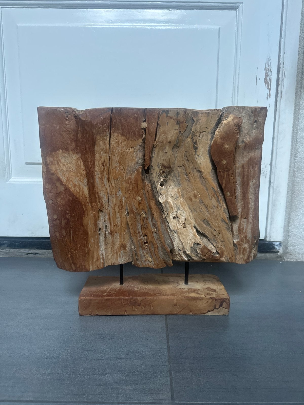 Abstract houten sculptuur op sokkel, Antiek en Kunst, Ophalen, Handgemaakt, 20 - 50 cm, Beeld