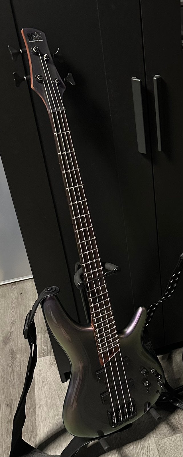 Ibanez SR500E Black Aurora Burst 4 Snarige Basgitaar, Muziek en Instrumenten, Snaarinstrumenten | Gitaren | Bas, Ophalen, Zo goed als nieuw