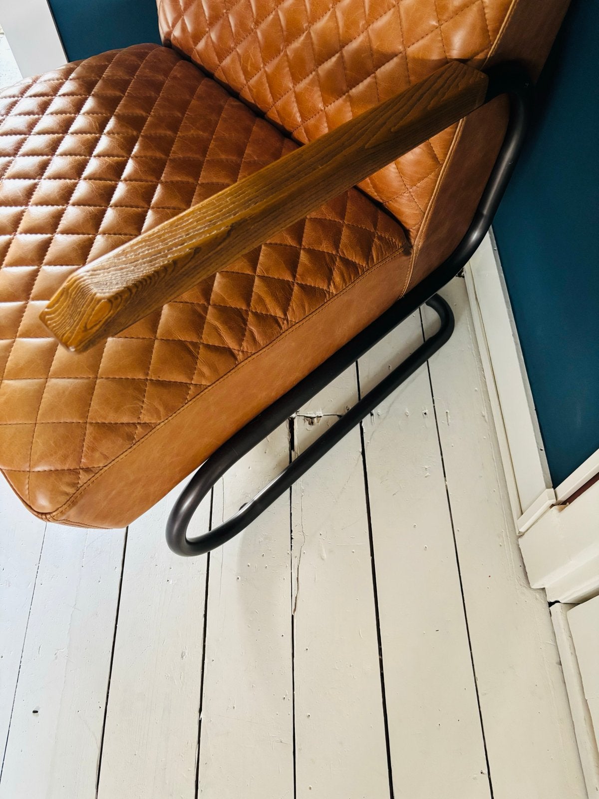 Leren fauteuil met houten armleuningen, Ophalen, Zo goed als nieuw, 50 tot 75 cm, Leer
