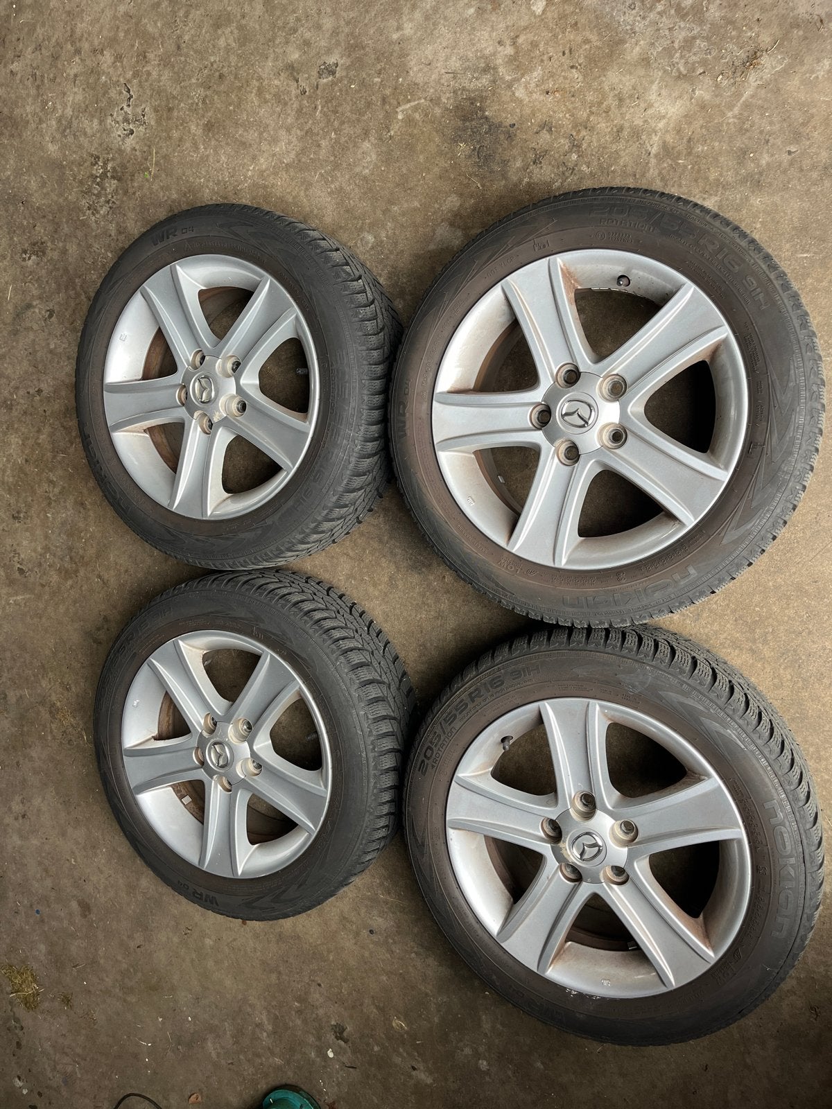Mazda 16 inch velgen met Nokian winterbanden 205/55 R16, Ophalen