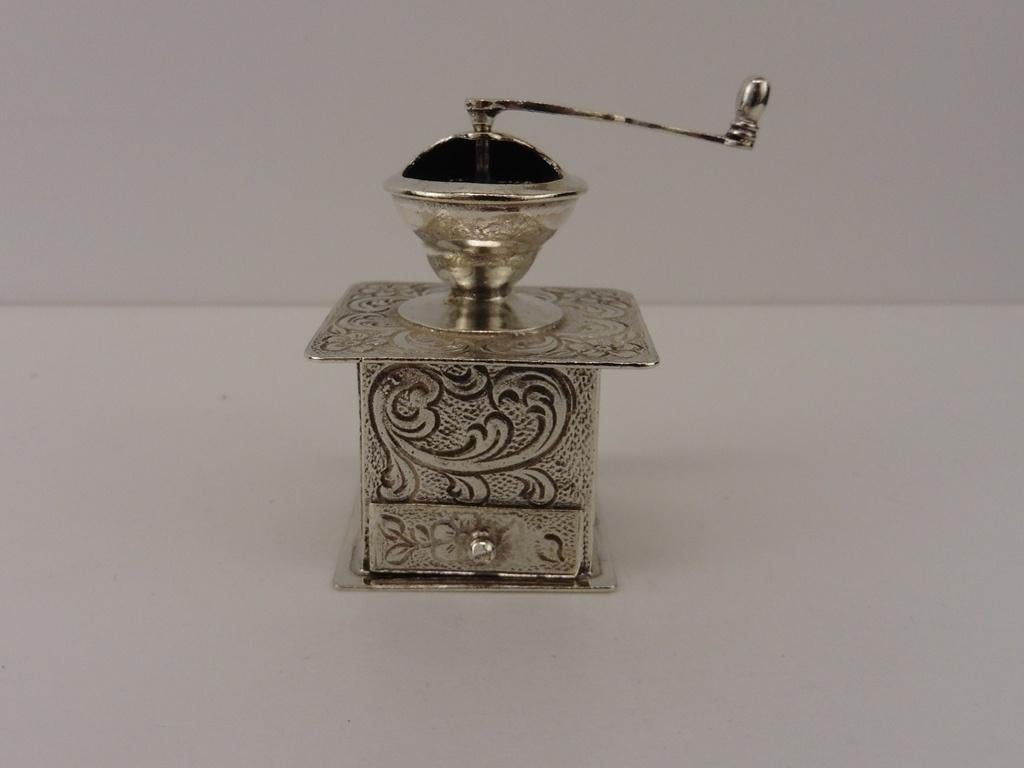 Zilveren miniatuur Koffiemolen                          Z149, Ophalen of Verzenden, Zilver