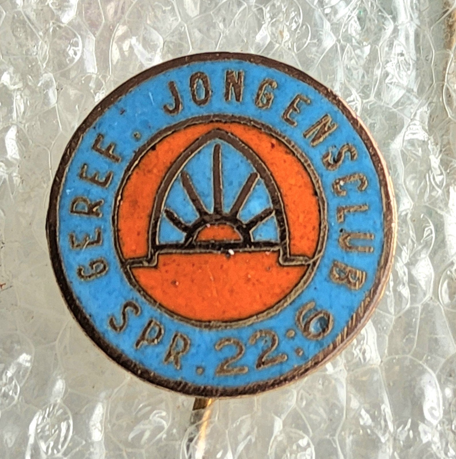Vintage Emaille Speldje: Geref. Jongensclub Spr. 22:6, Verzamelen, Ophalen of Verzenden, Gebruikt, Overige onderwerpen, Speldje of Pin