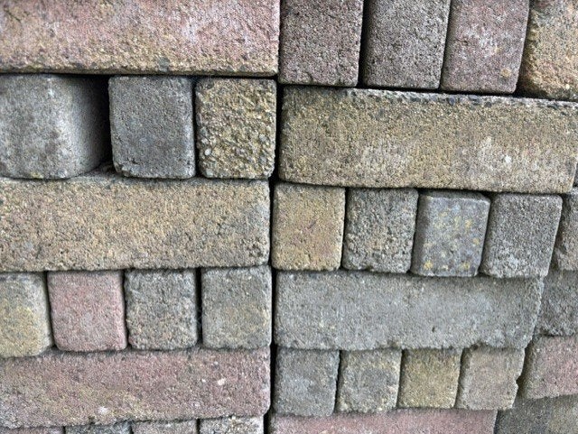 GRATIS OPHALEN Waaltjes al opgestapeld klaar om mee te nemen, Ophalen, Gebruikt, Beton, Klinkers