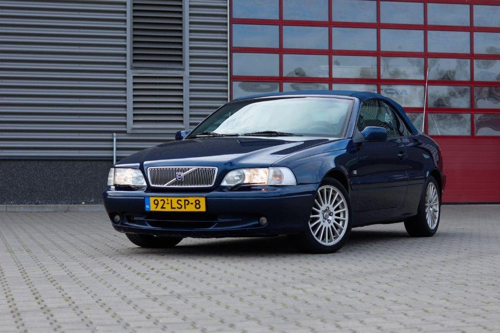 Volvo C70 2.0 T 163PK Cabrio AUT 2001 Blauw, Auto's, Volvo, C70, 163 pk, Particulier, 1600 kg