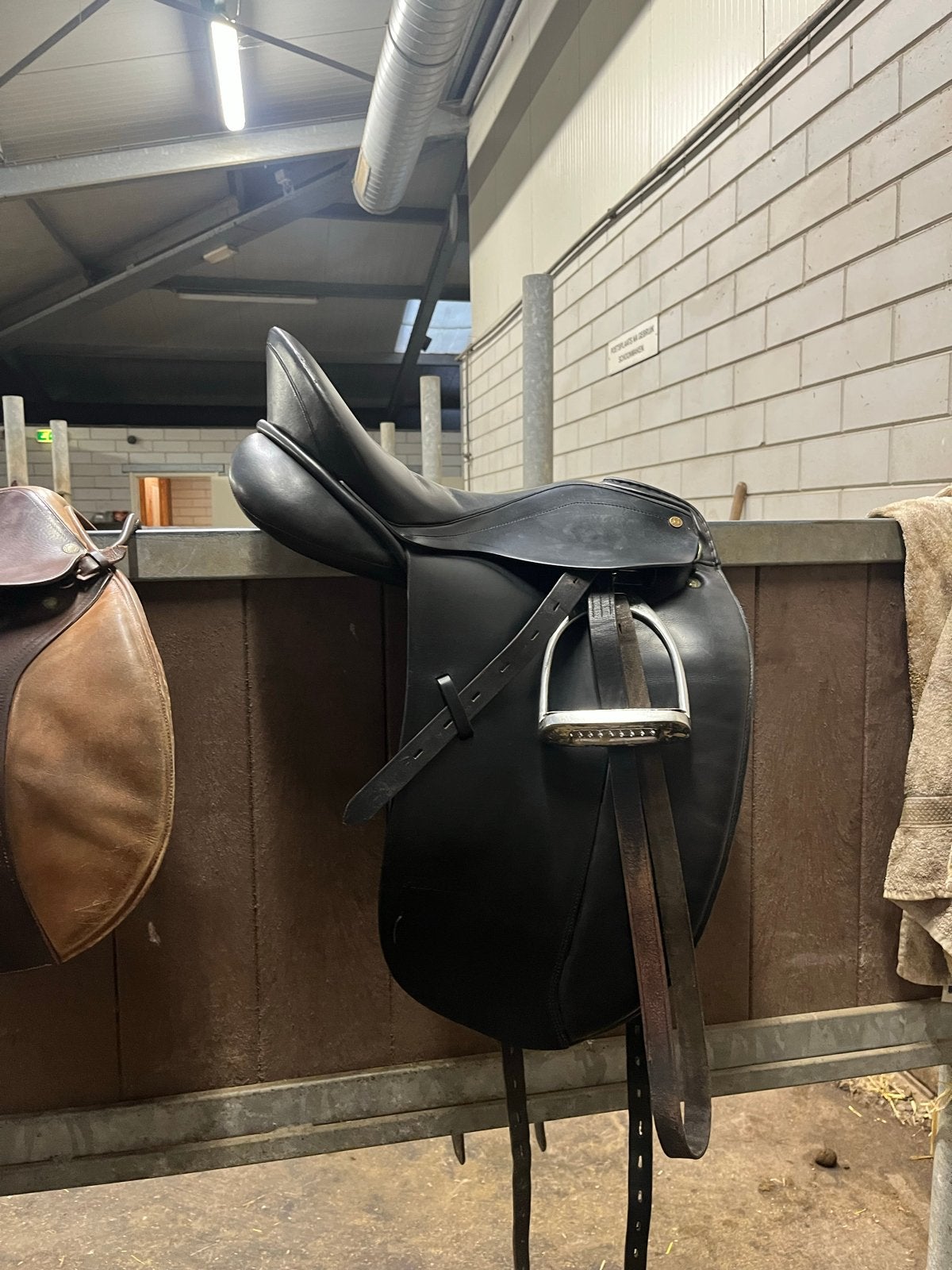 Premiere dressuurzadel, Ophalen, L (17.5 inch), Gebruikt, Dressuur