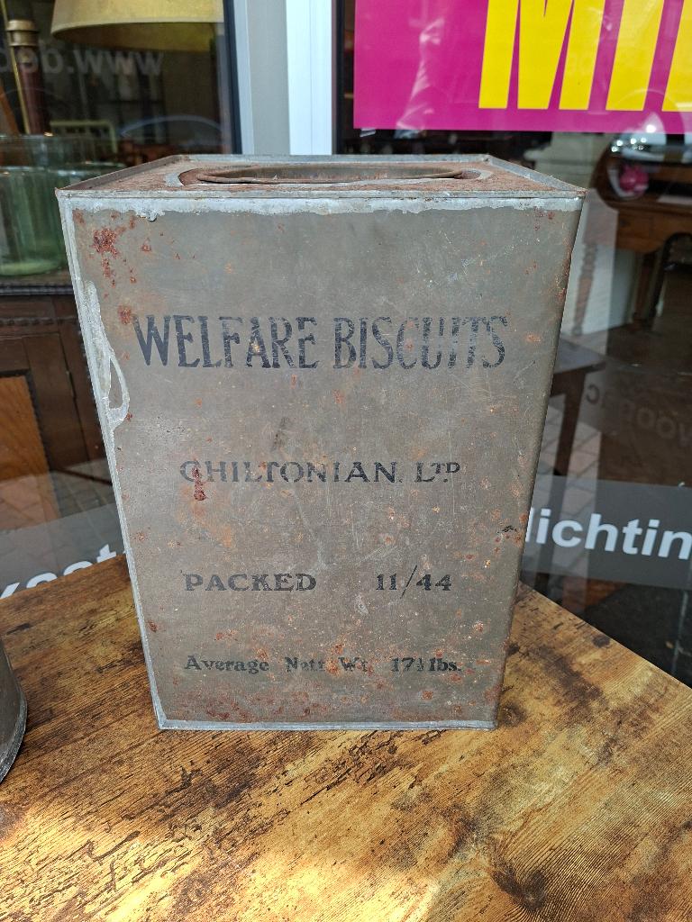 Vintage Welfare Biscuits koekblik uit 1944, Ophalen of Verzenden, Gebruikt, Koek(jes), Overige merken