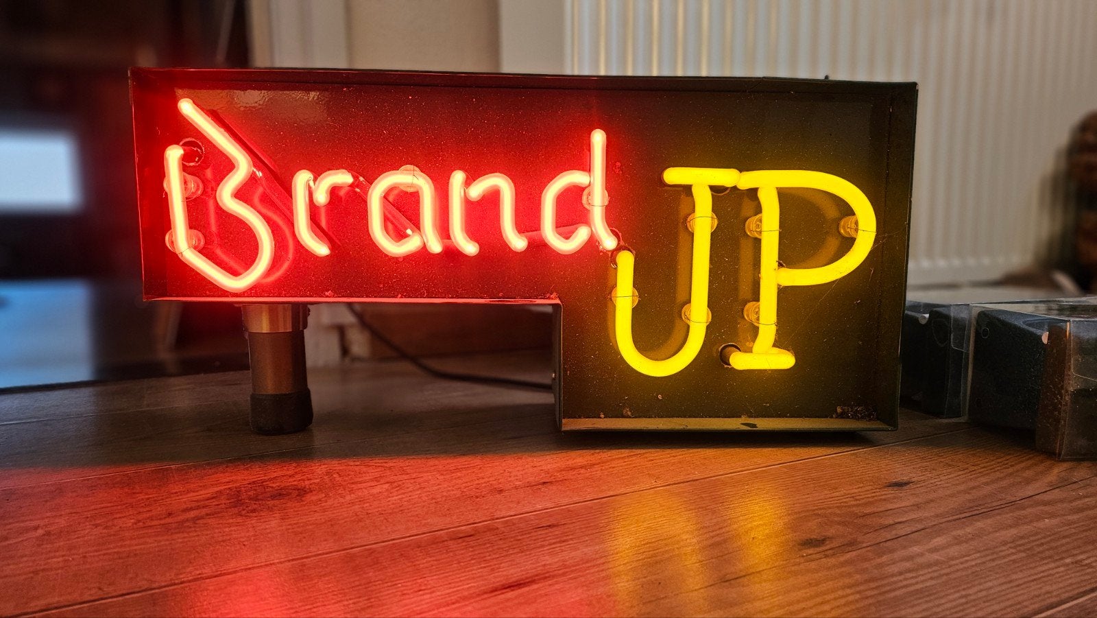Oude Brand Up ( Brand bier ) mancave neon lamp, Ophalen of Verzenden, Reclamebord, Plaat of Schild, Brand