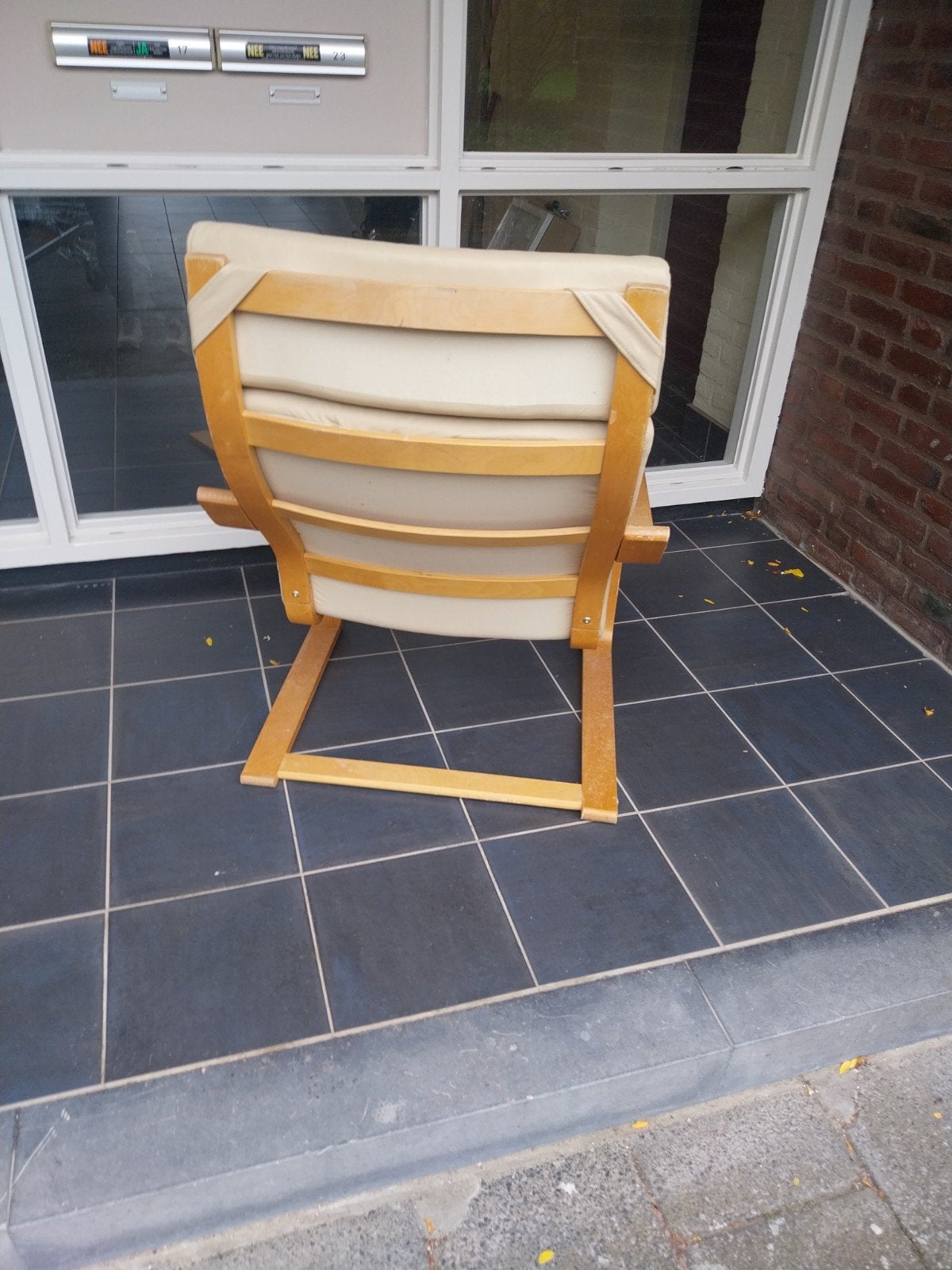 Comfortabele fauteuil met houten frame en beige bekleding, Ophalen, Hout, Gebruikt, 75 tot 100 cm