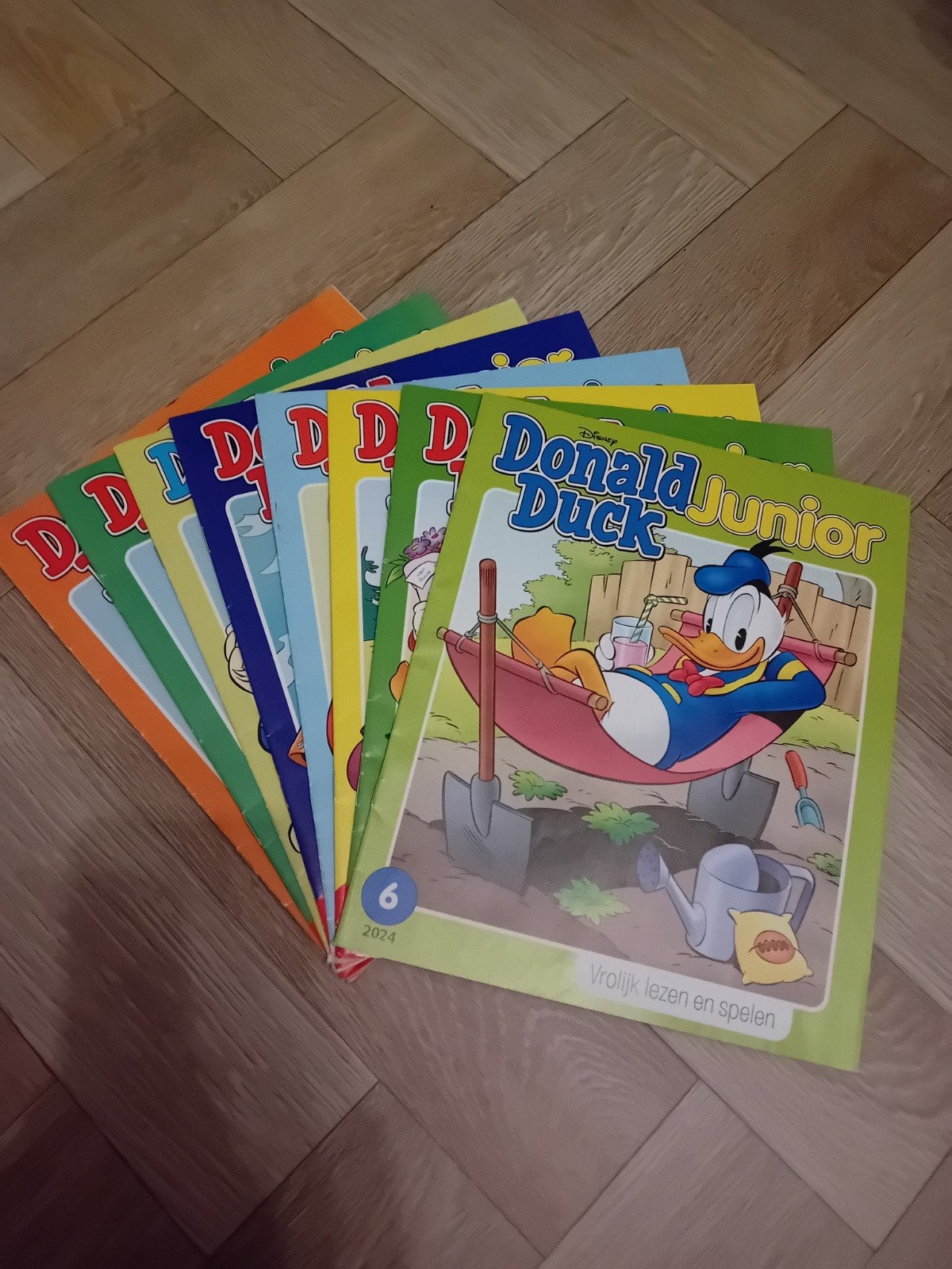 8x Donald Duck Junior GEEN puzzels en spellen gemaakt!, Europa, Ophalen of Verzenden, Zo goed als nieuw, Meerdere comics
