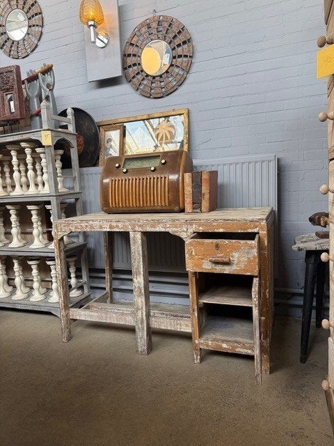 Vintage houten werkbank of bureau met verweerde patina, Ophalen of Verzenden, Gebruikt, 120 tot 170 cm