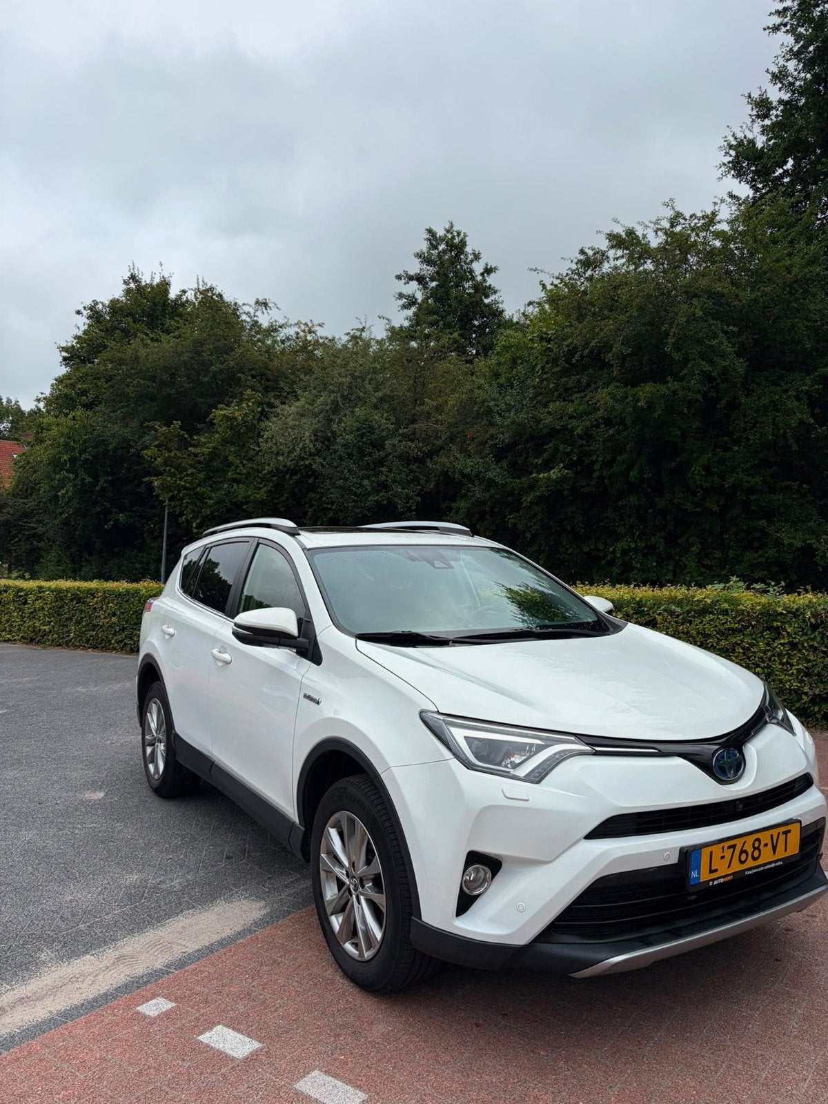 Toyota Rav4 2.5HYBRID 145KW nieuw apk 2017., Dealer onderhouden, Stof, Verblindingsvrij grootlicht, Zwart